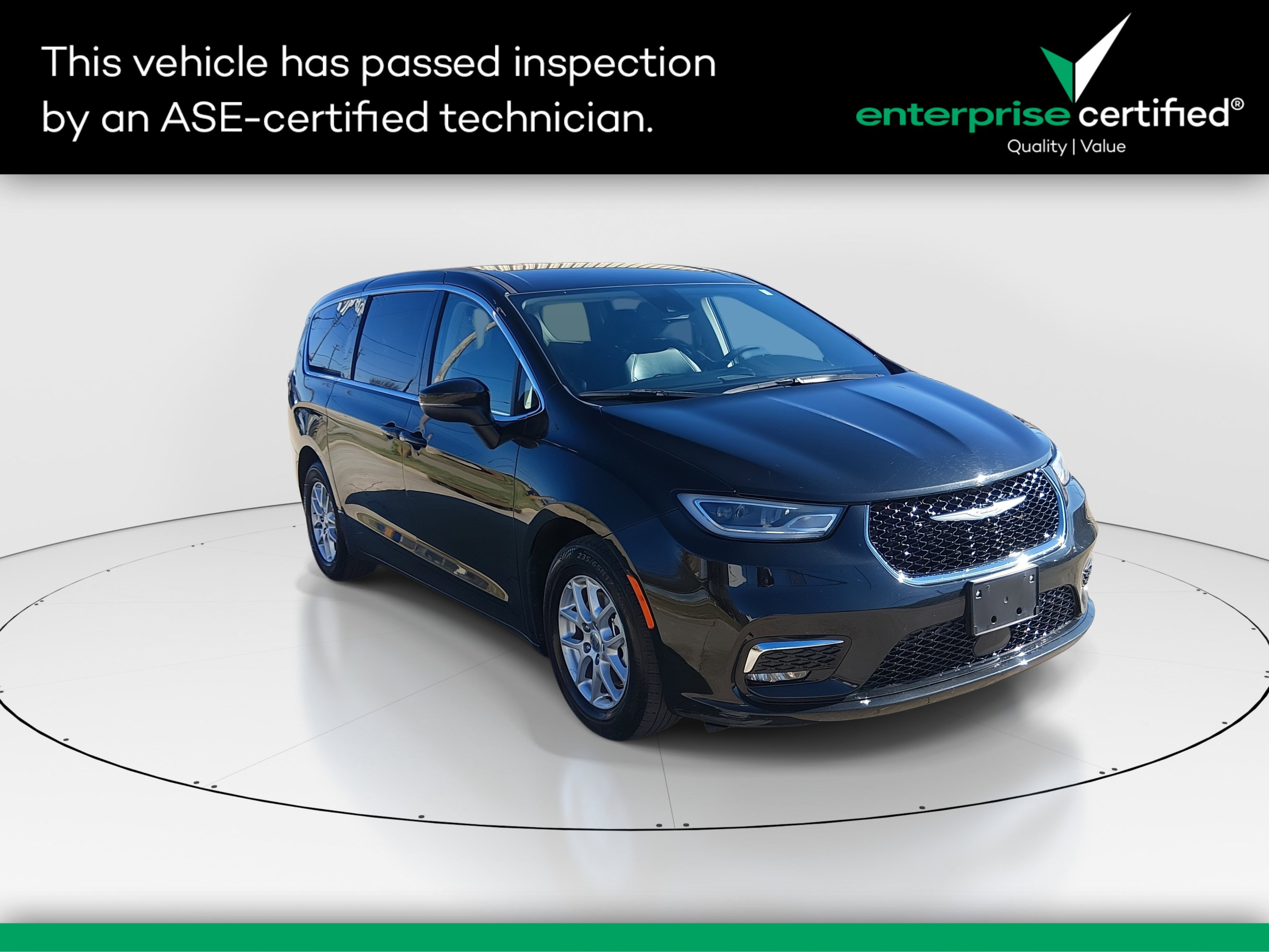 2023 Chrysler Pacifica Touring L's photo