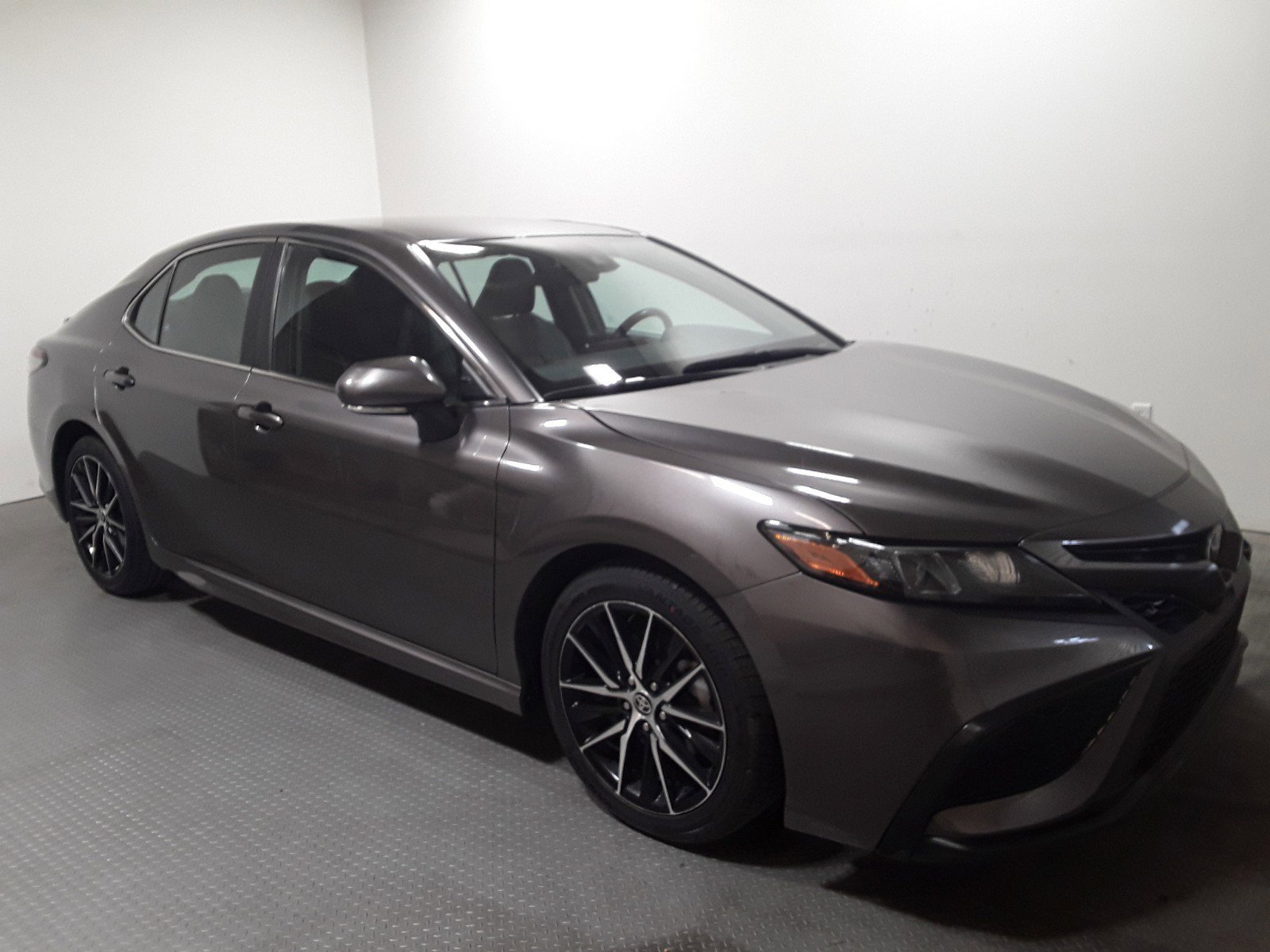 2022 Toyota Camry SE Auto