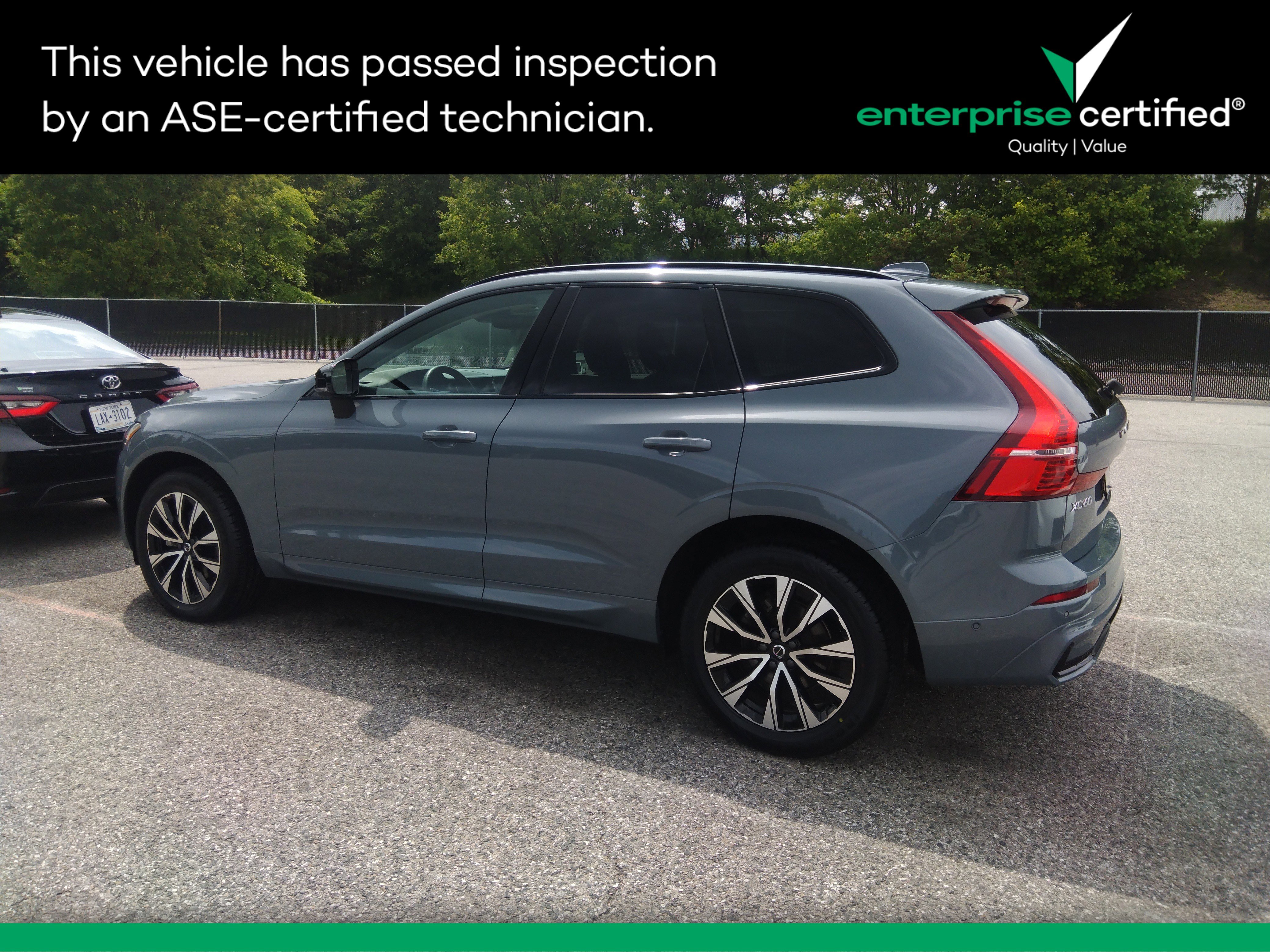 2024 Volvo XC60 B5 AWD Plus Dark Theme