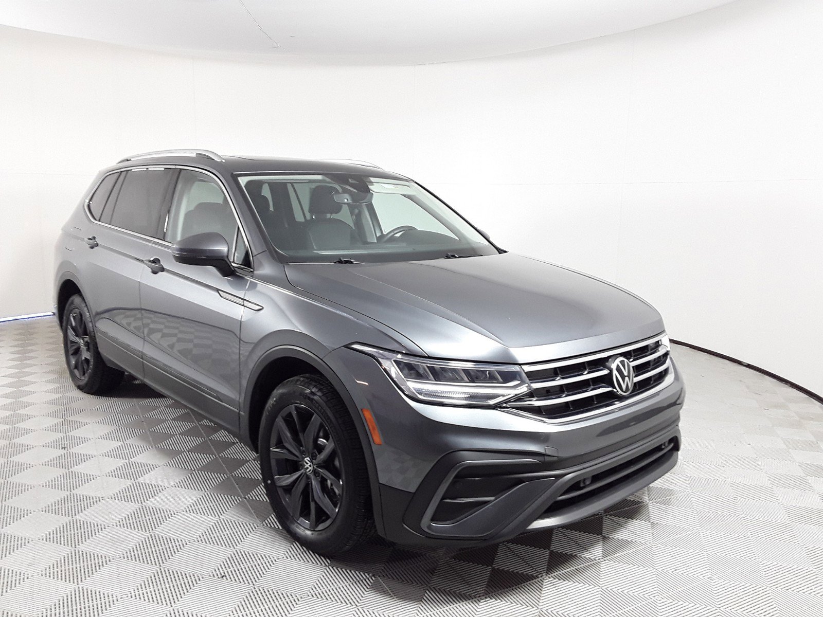 2022 Volkswagen Tiguan 2.0T SE FWD