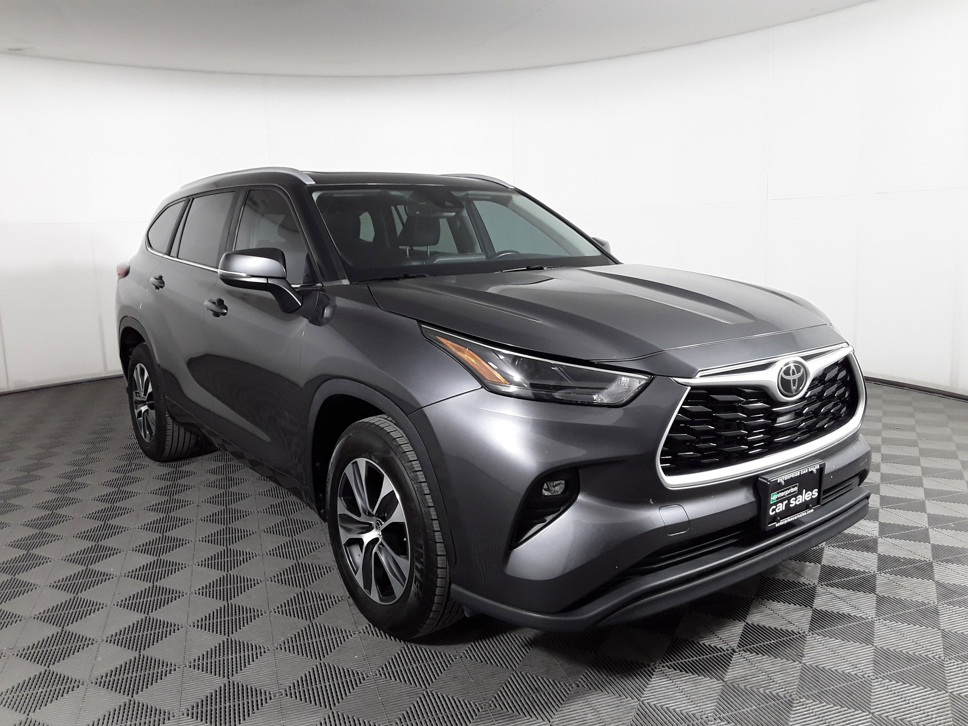 2023 Toyota Highlander XLE FWD