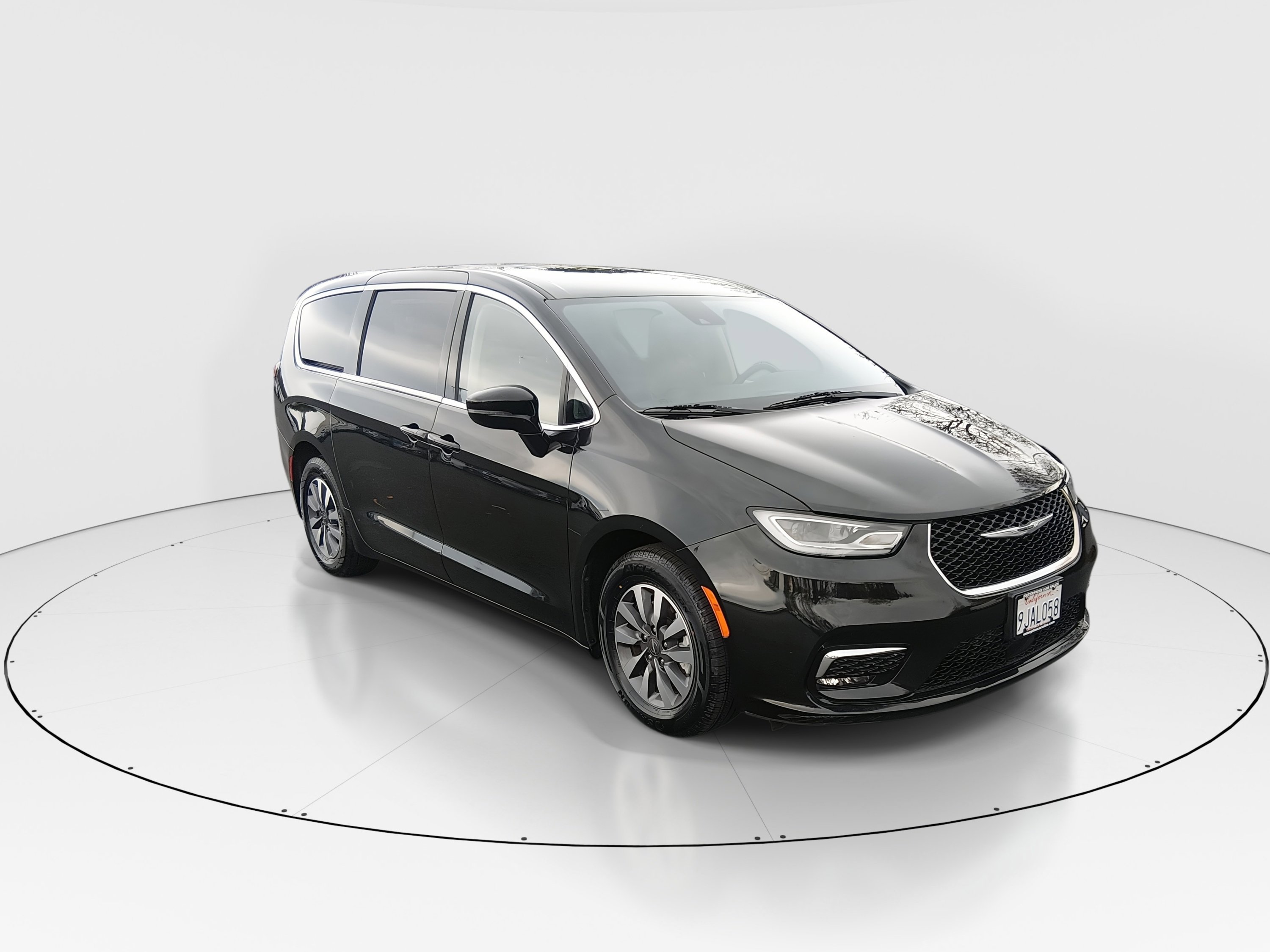 2024 Chrysler Pacifica PHEV Select's photo