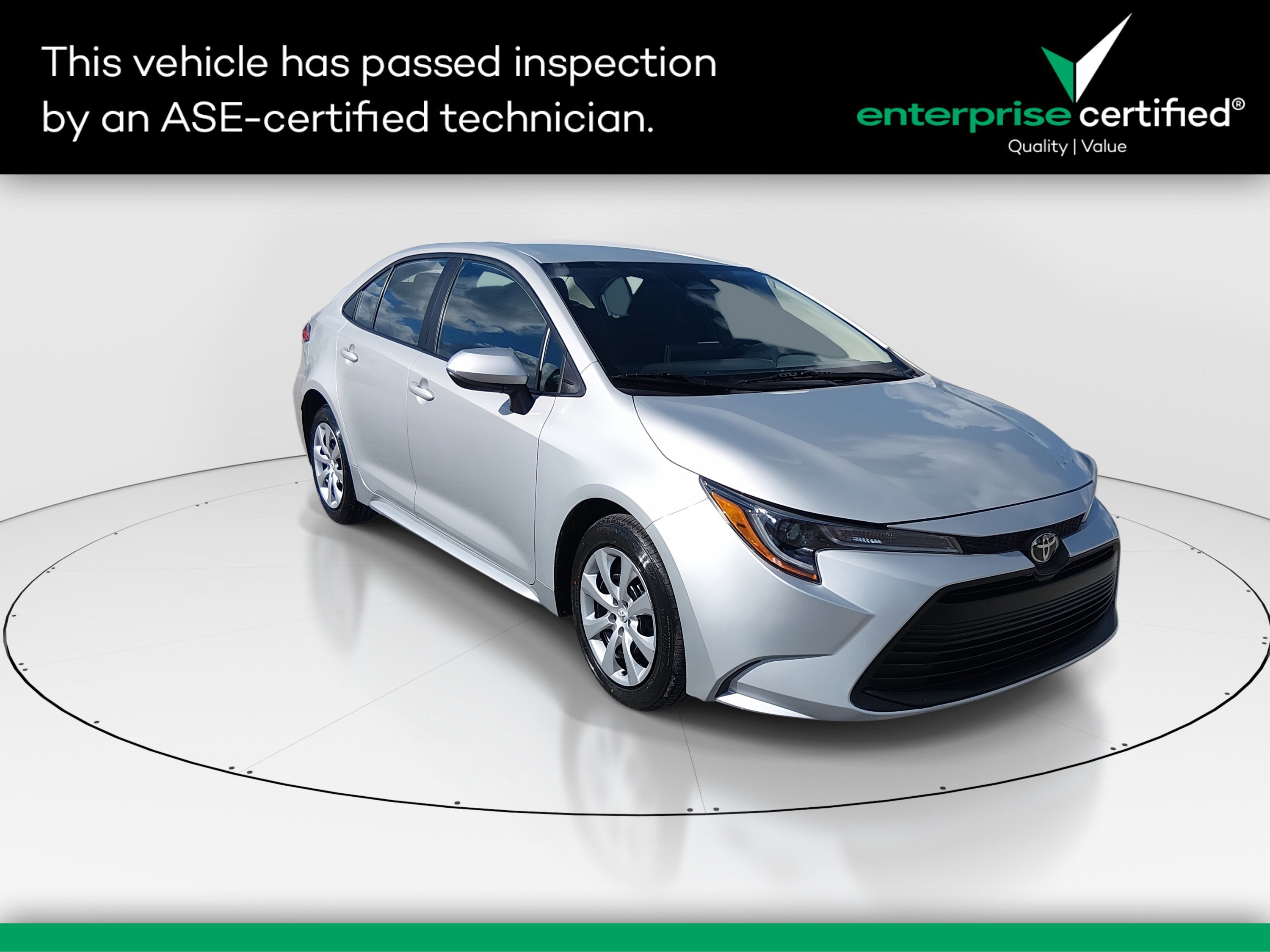 2024 Toyota Corolla LE's photo