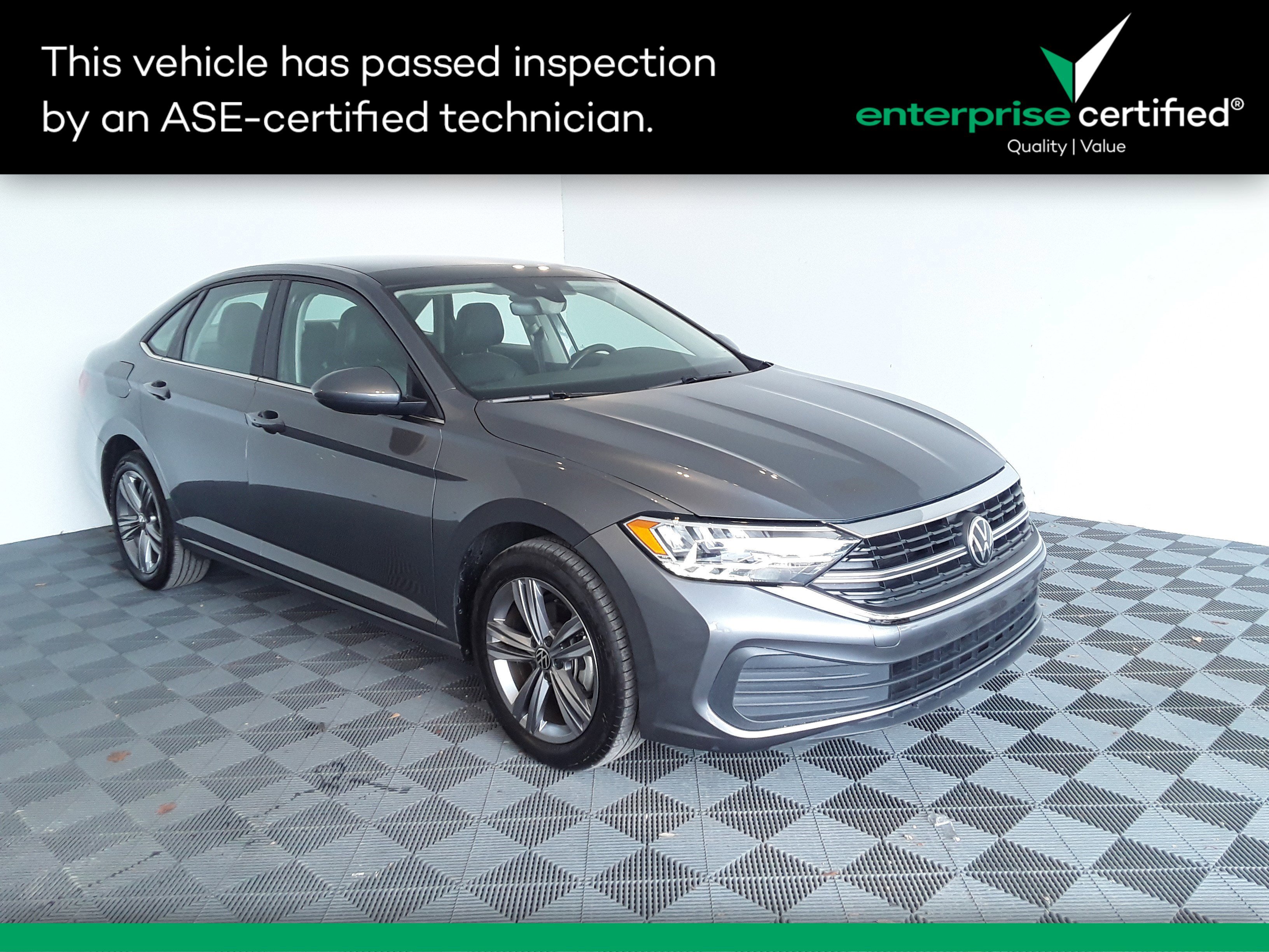 Used 2024 Volkswagen Jetta SE Auto