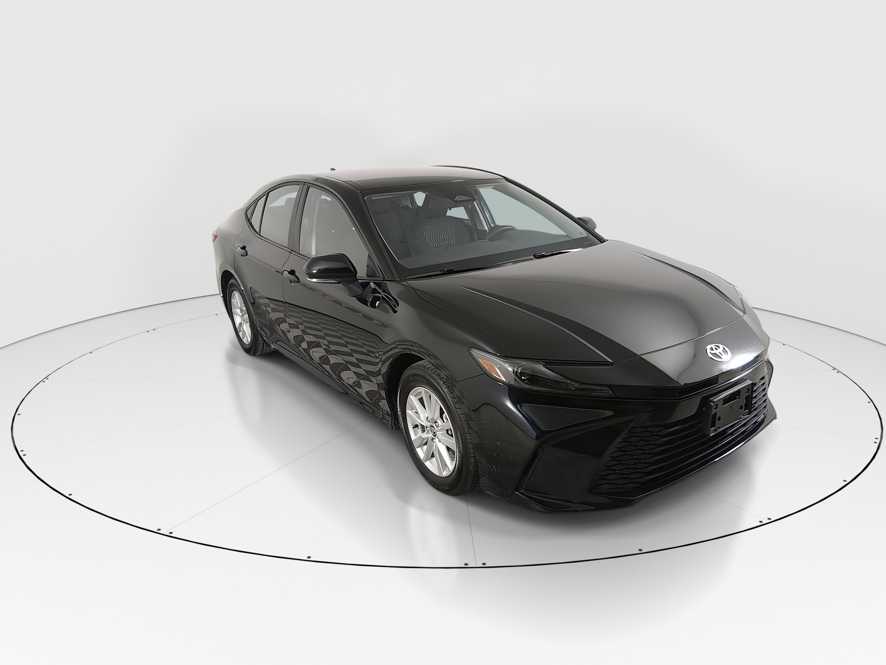 2025 Toyota Camry LE's photo