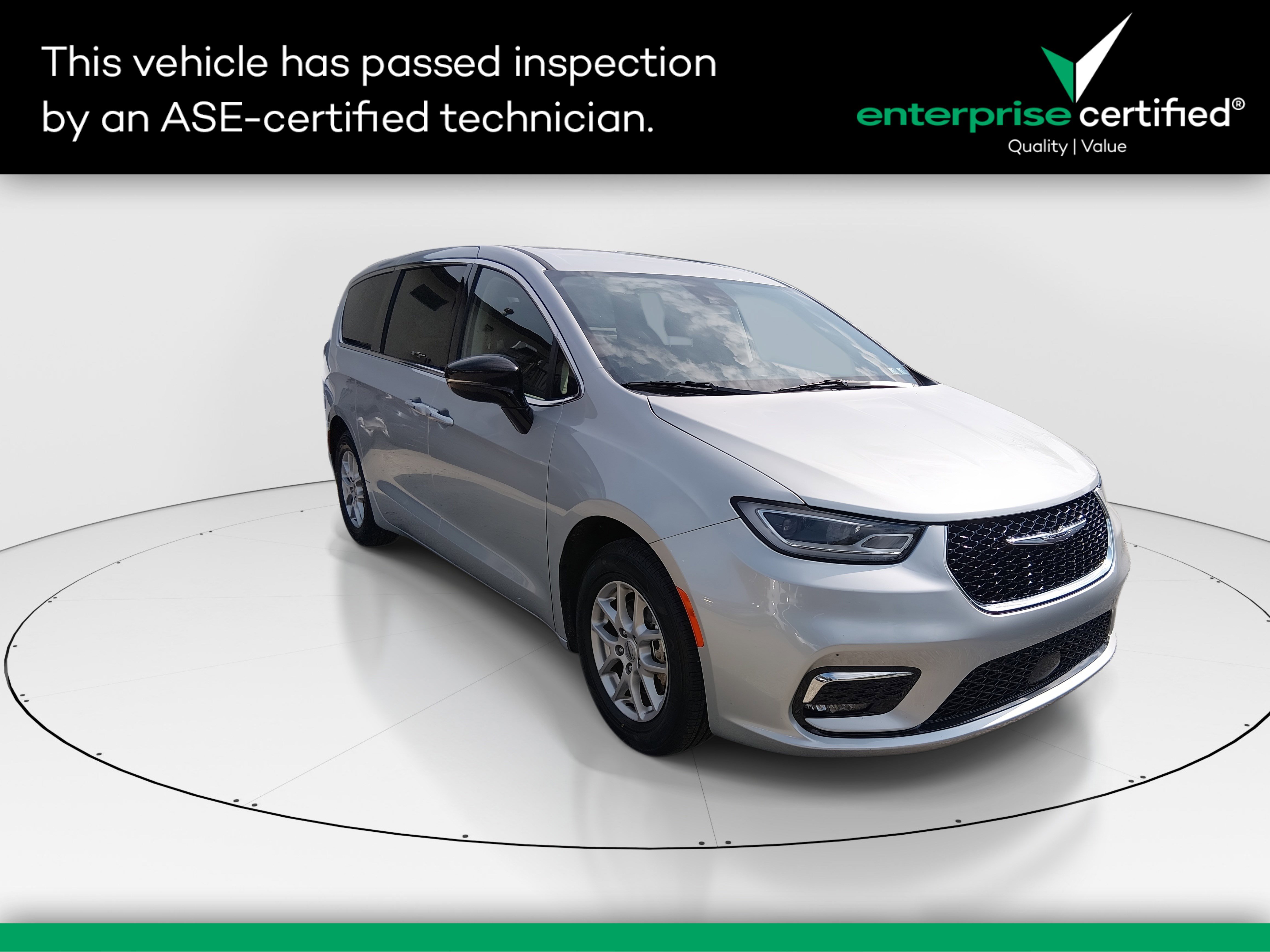 Used 2024 Chrysler Pacifica Touring L FWD