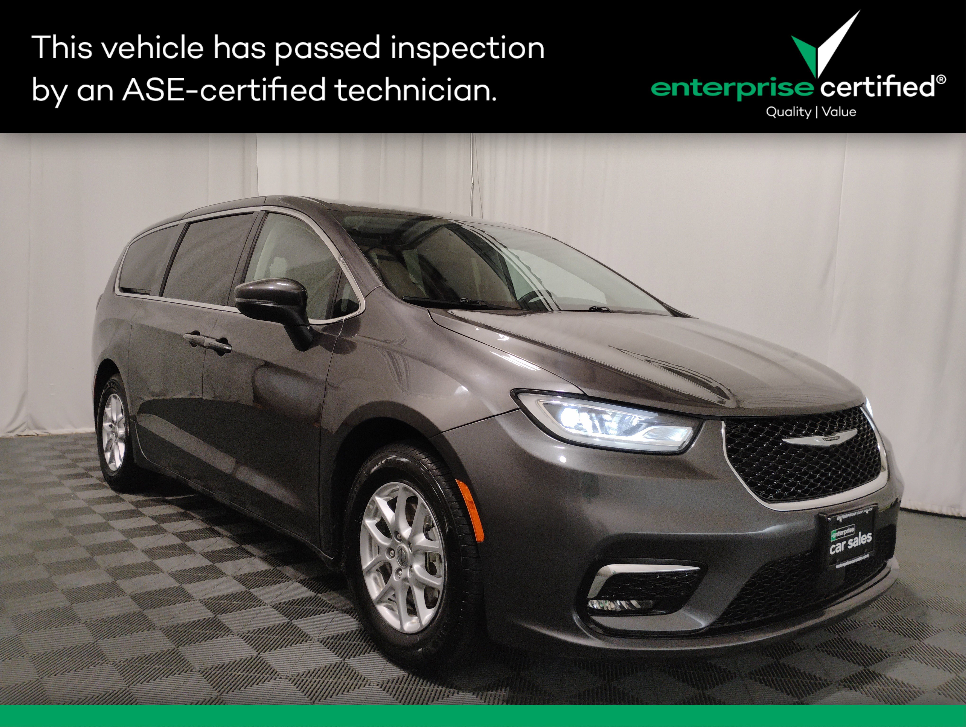 Used 2023 Chrysler Pacifica Touring L FWD