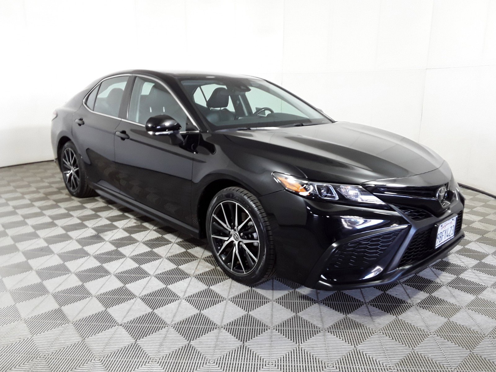 2022 Toyota Camry SE Auto