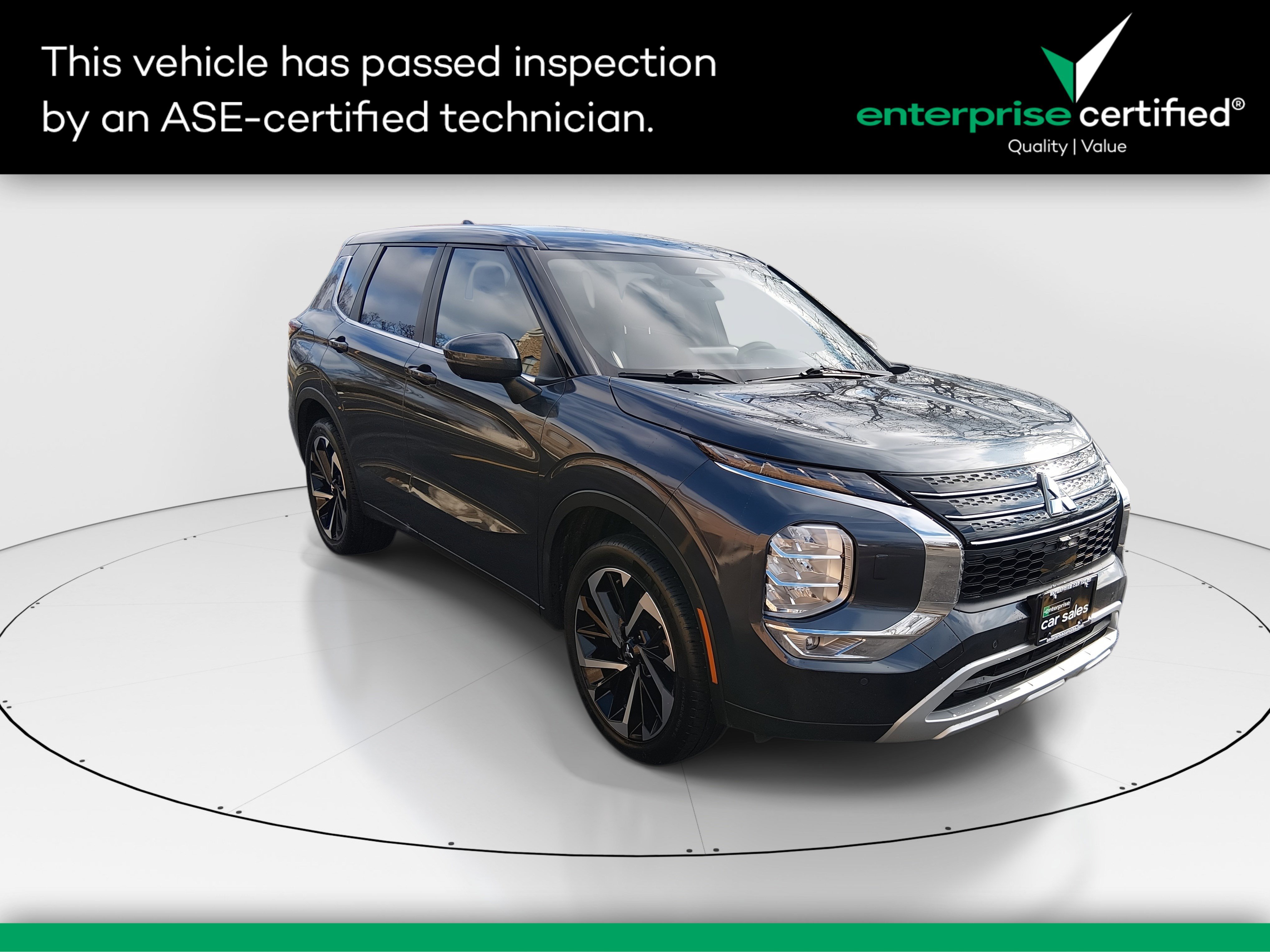 2024 Mitsubishi Outlander SE's photo