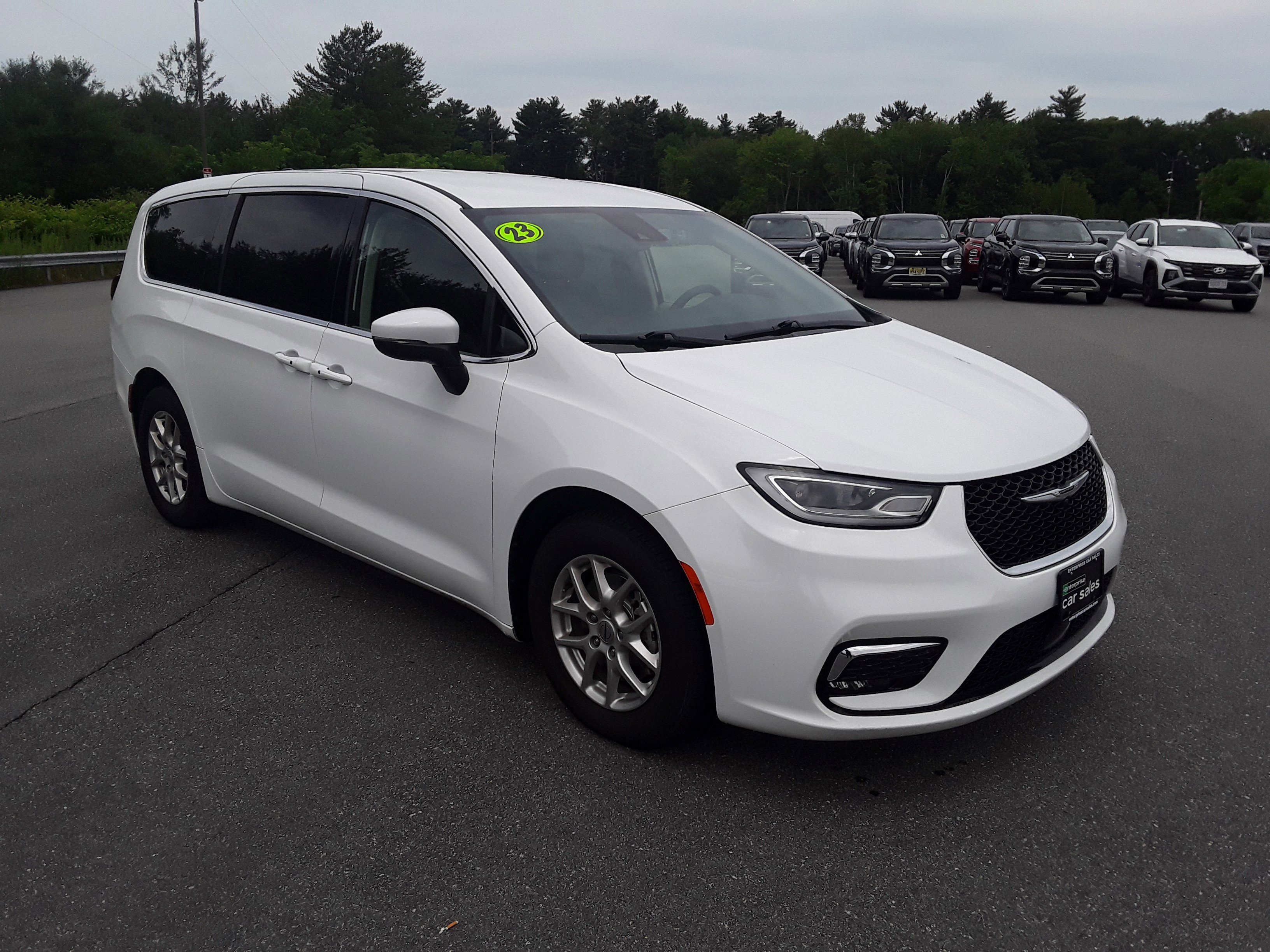 2023 Chrysler Pacifica Touring L's photo