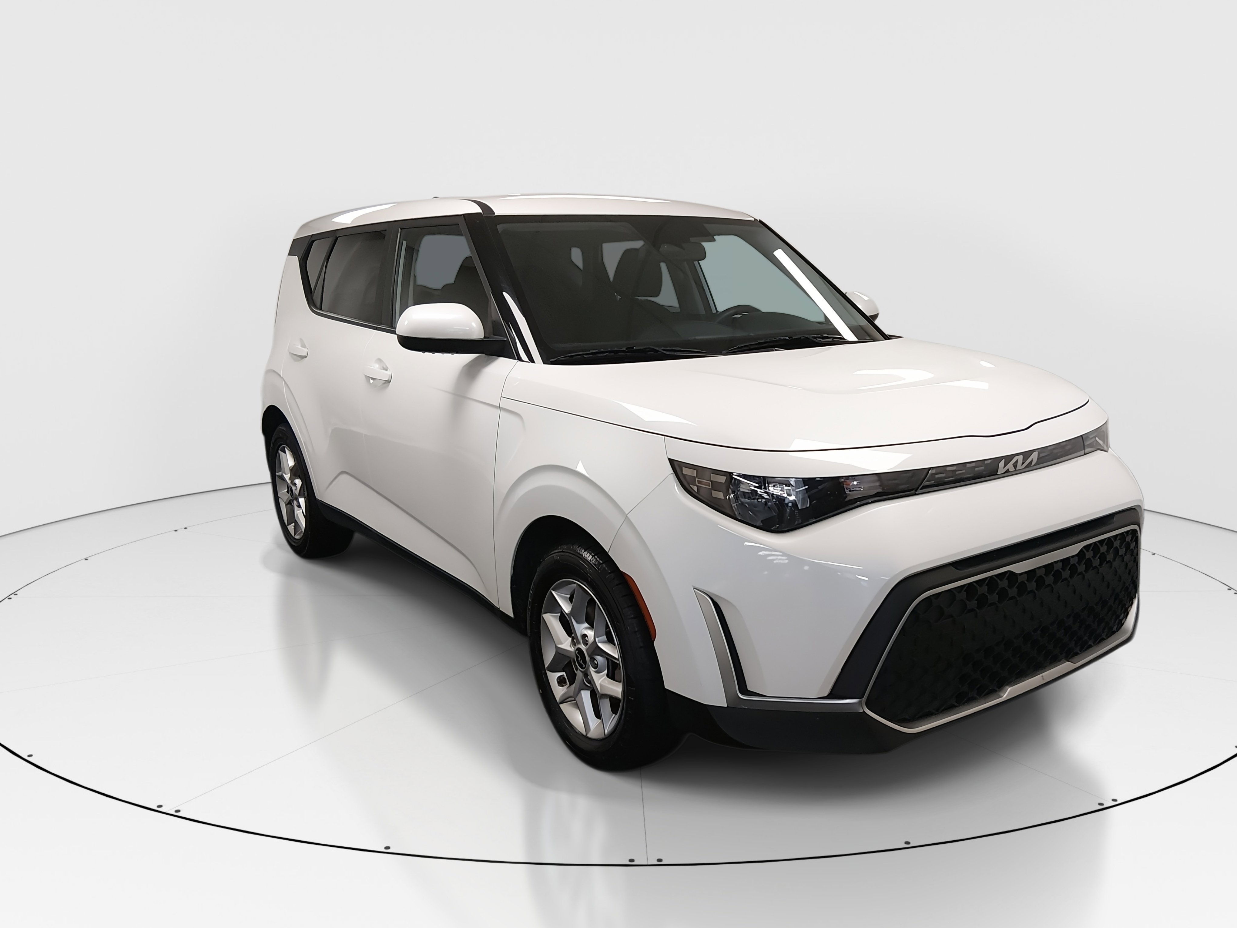 2023 Kia Soul LX's photo