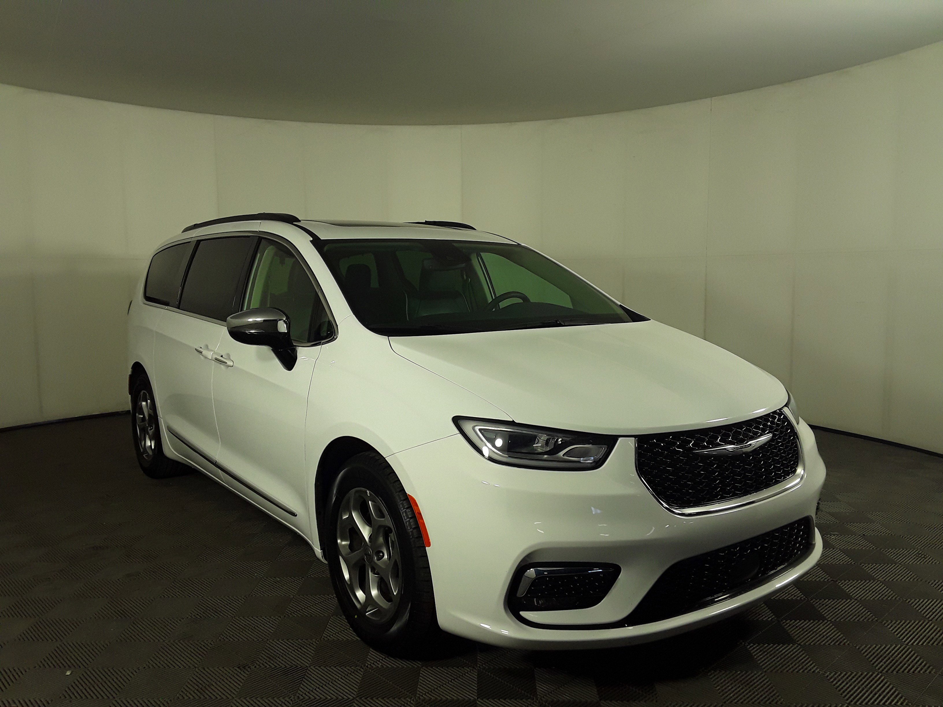 2023 Chrysler Pacifica Limited FWD
