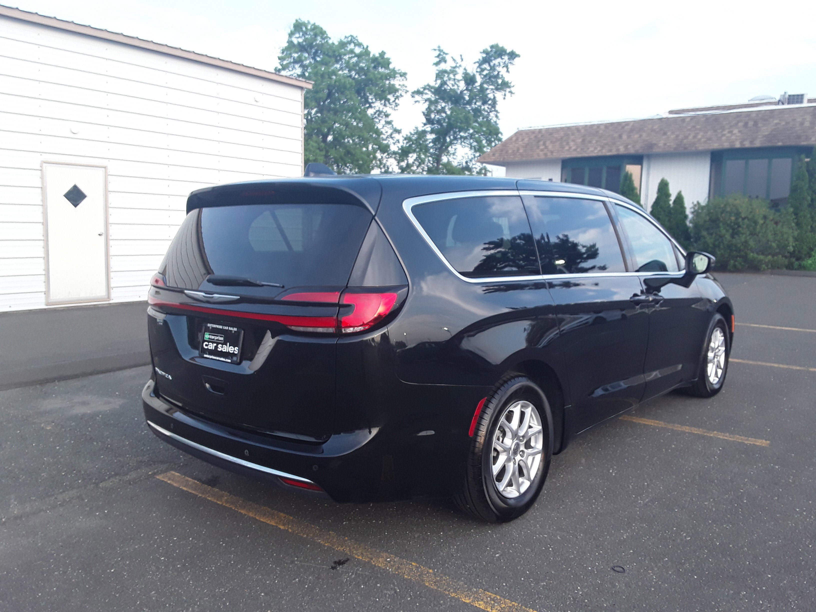 Image 2 of Used 2023 Chrysler Pacifica Touring L FWD