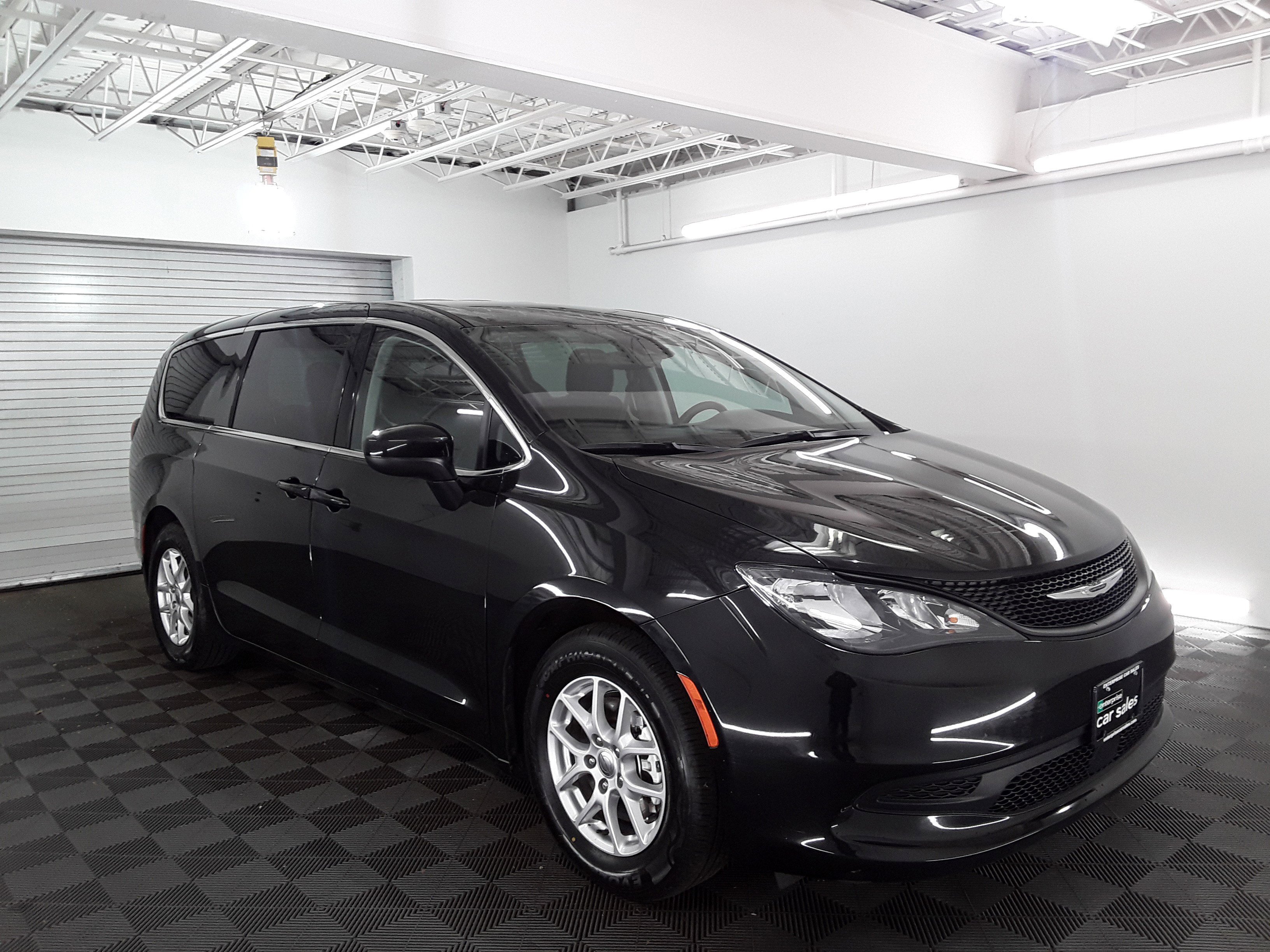 2023 Chrysler Voyager LX FWD
