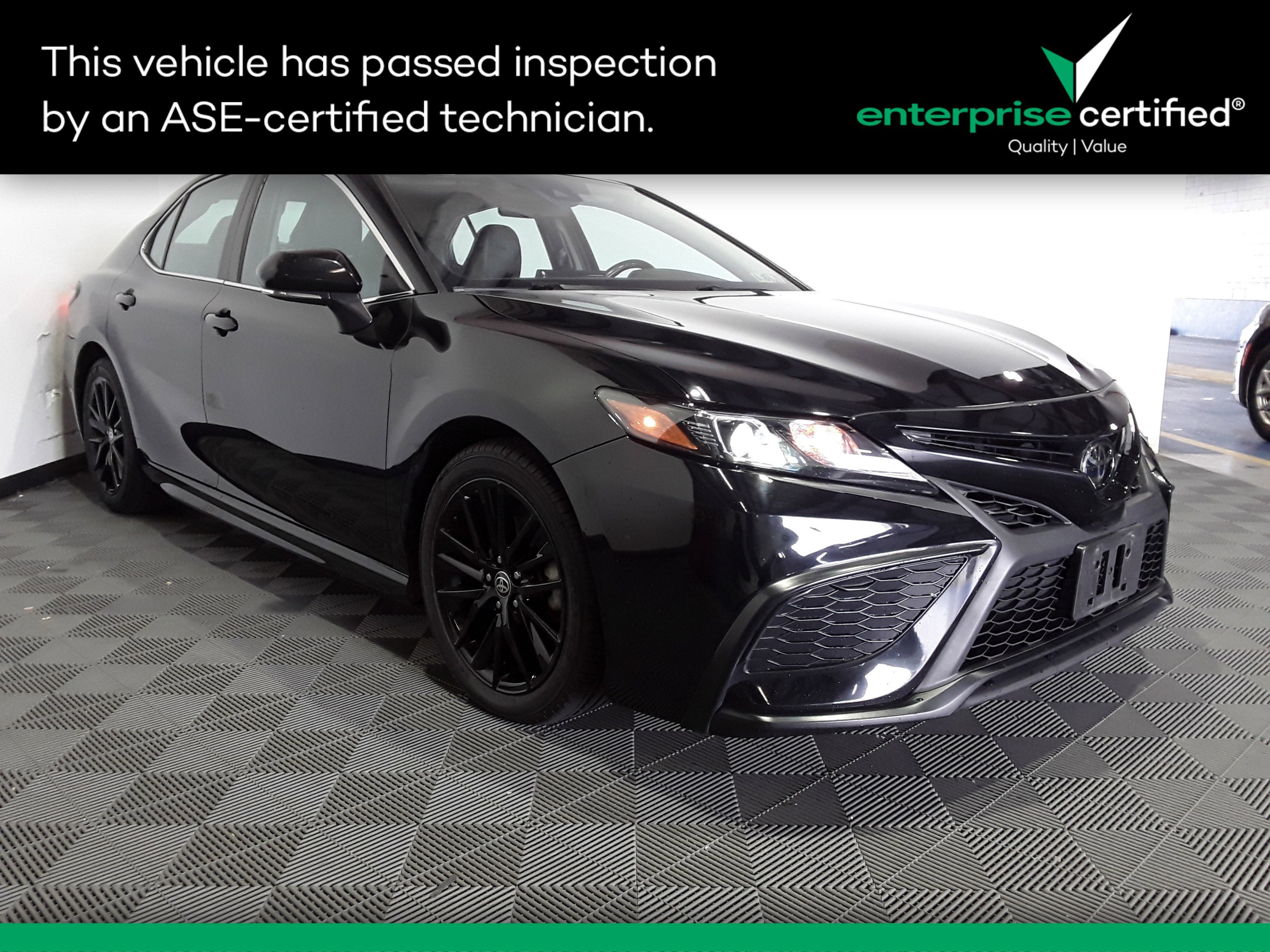 2022 Toyota Camry SE Auto