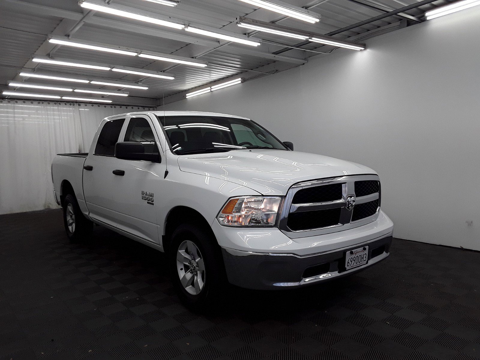 2022 Ram 1500 Classic SLT 4x4 Crew Cab 5'7