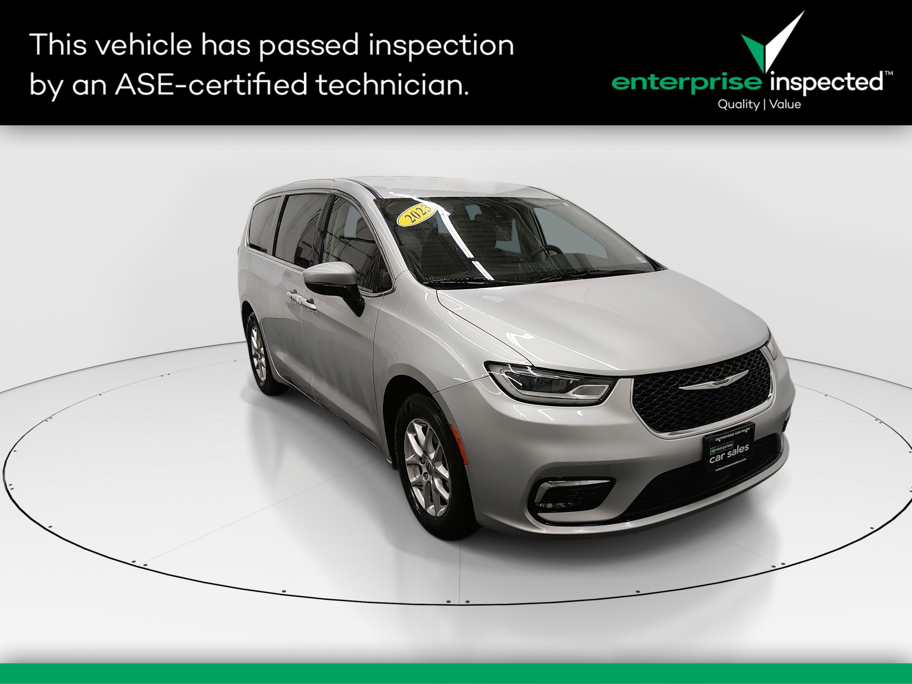 2023 Chrysler Pacifica Touring L's photo