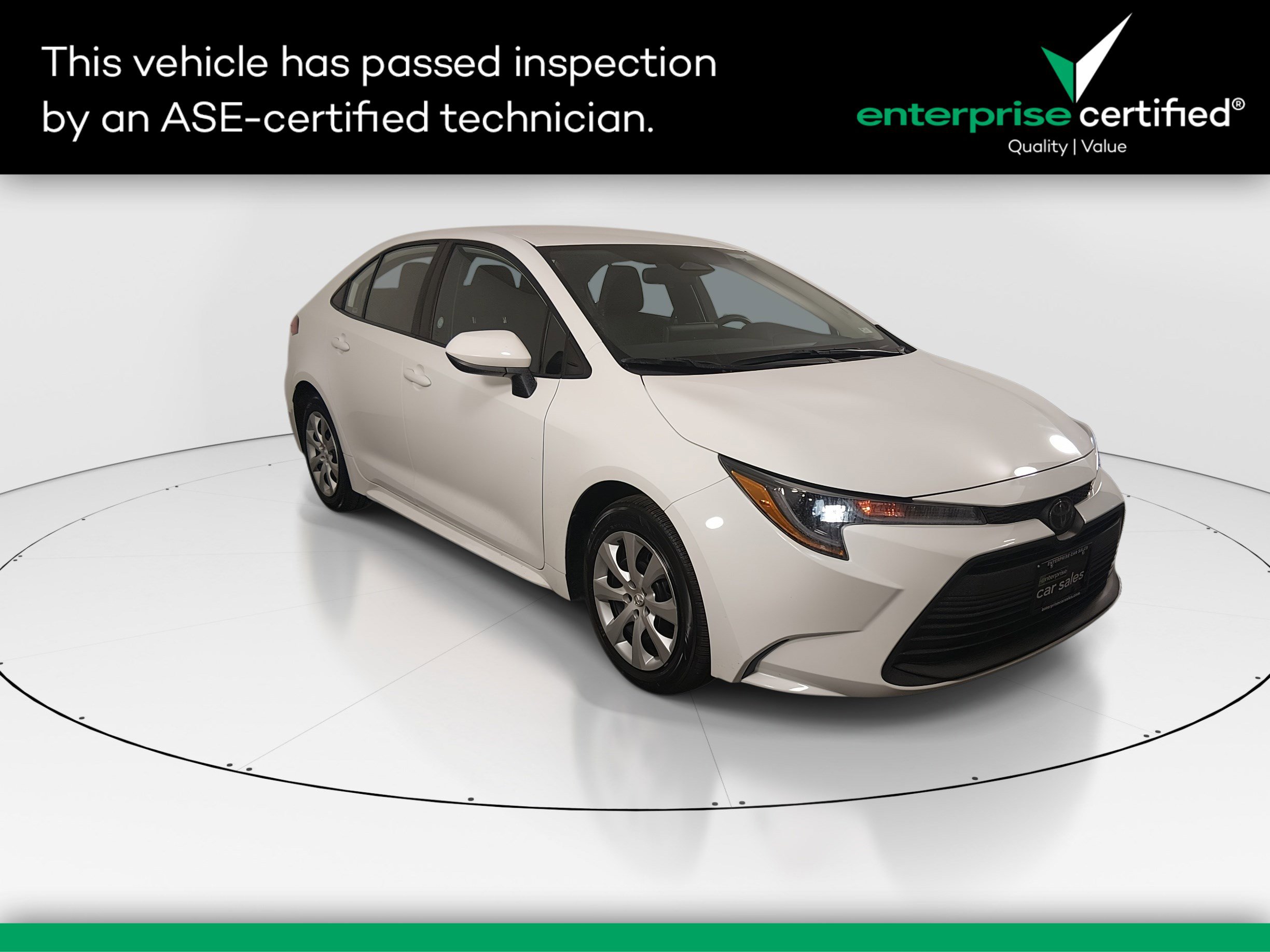 2025 Toyota Corolla LE's photo