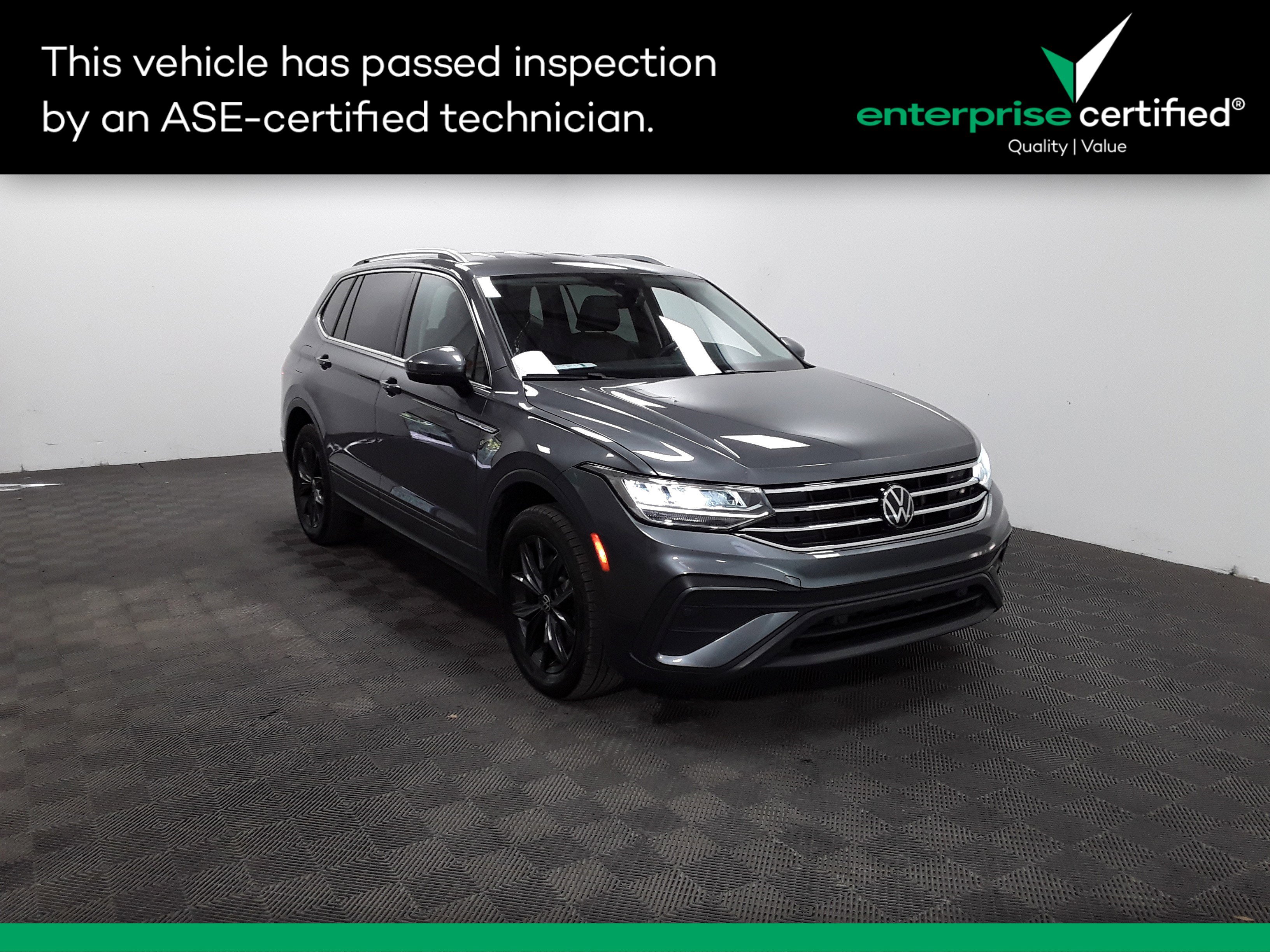 2024 Volkswagen Tiguan SE's photo