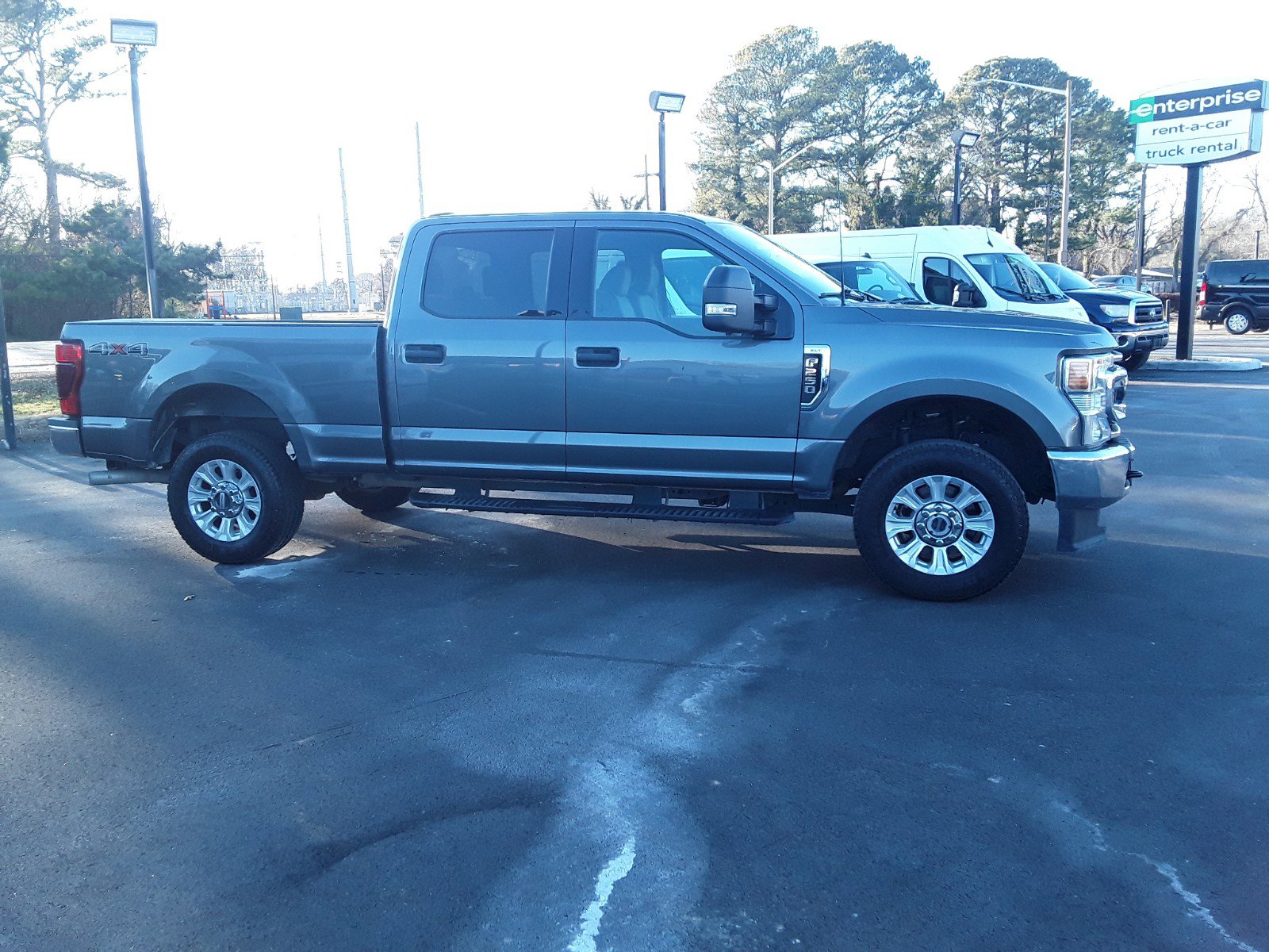 2022 Ford Super Duty F-250 SRW XLT 4WD Crew Cab 6.75' Box