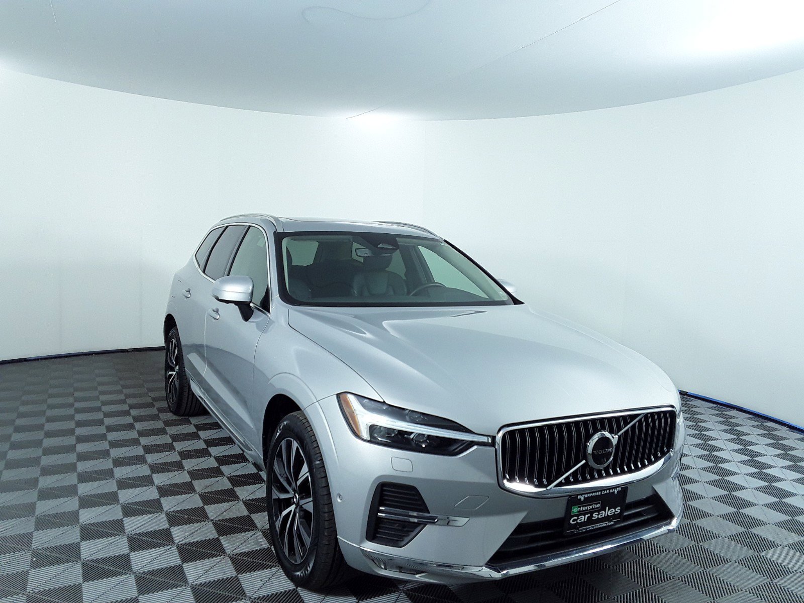 2023 Volvo XC60 B5 AWD Plus Bright Theme