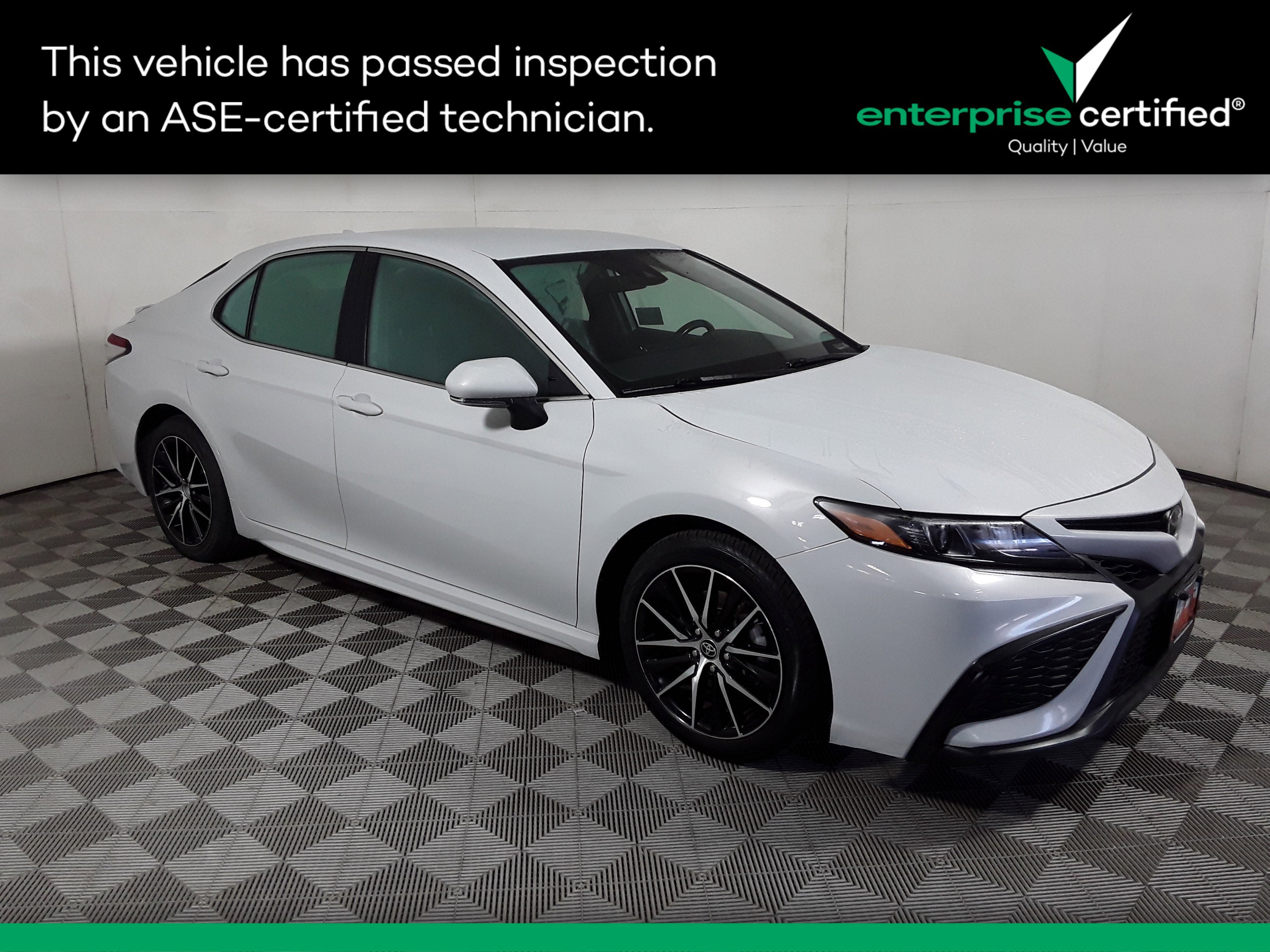 Used 2023 Toyota Camry SE Auto