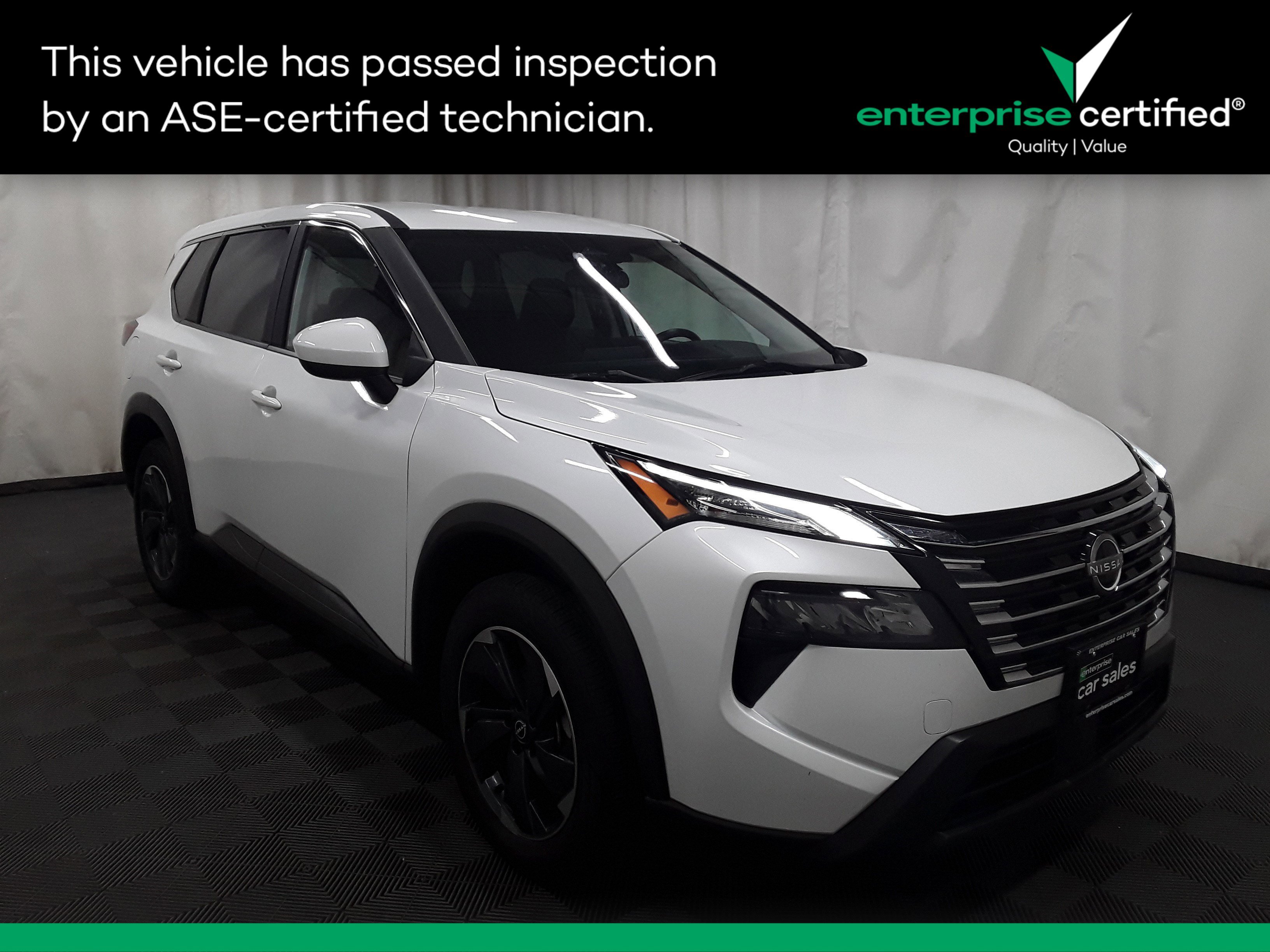 2024 Nissan Rogue SV's photo