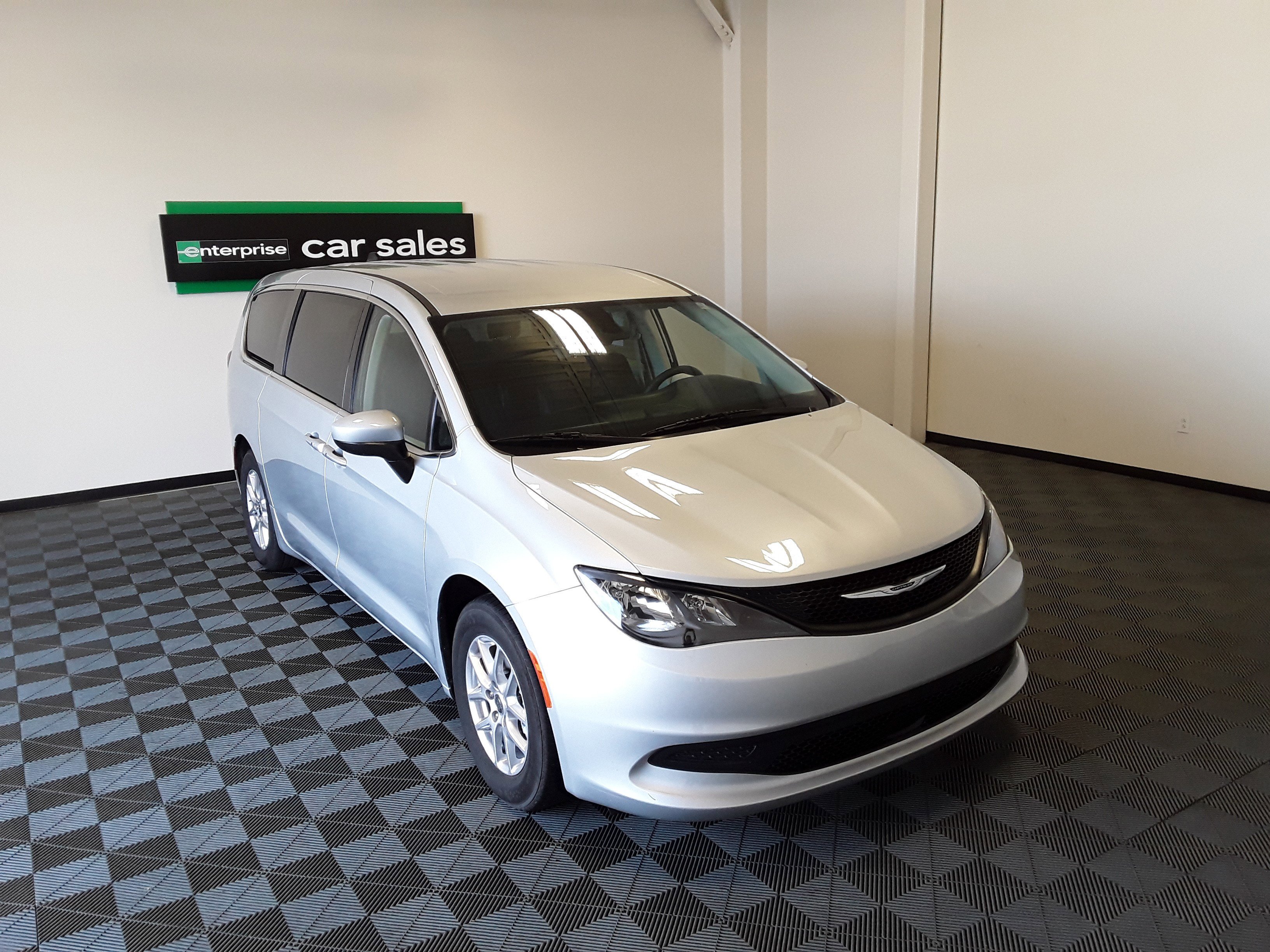 2022 Chrysler Voyager LX FWD