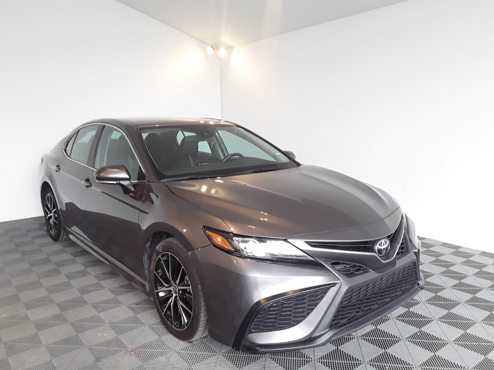 2022 Toyota Camry SE Auto