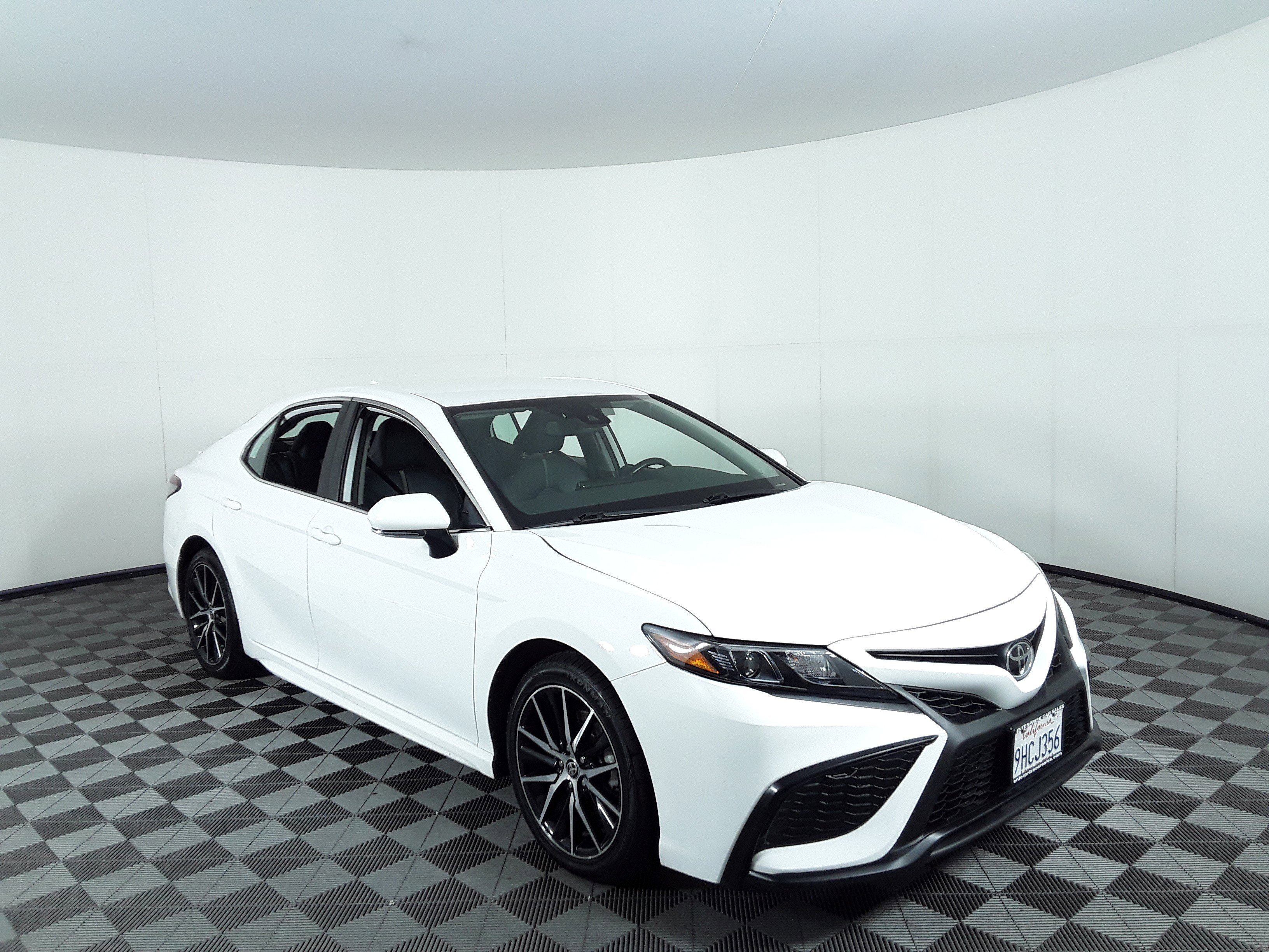 2023 Toyota Camry SE Auto