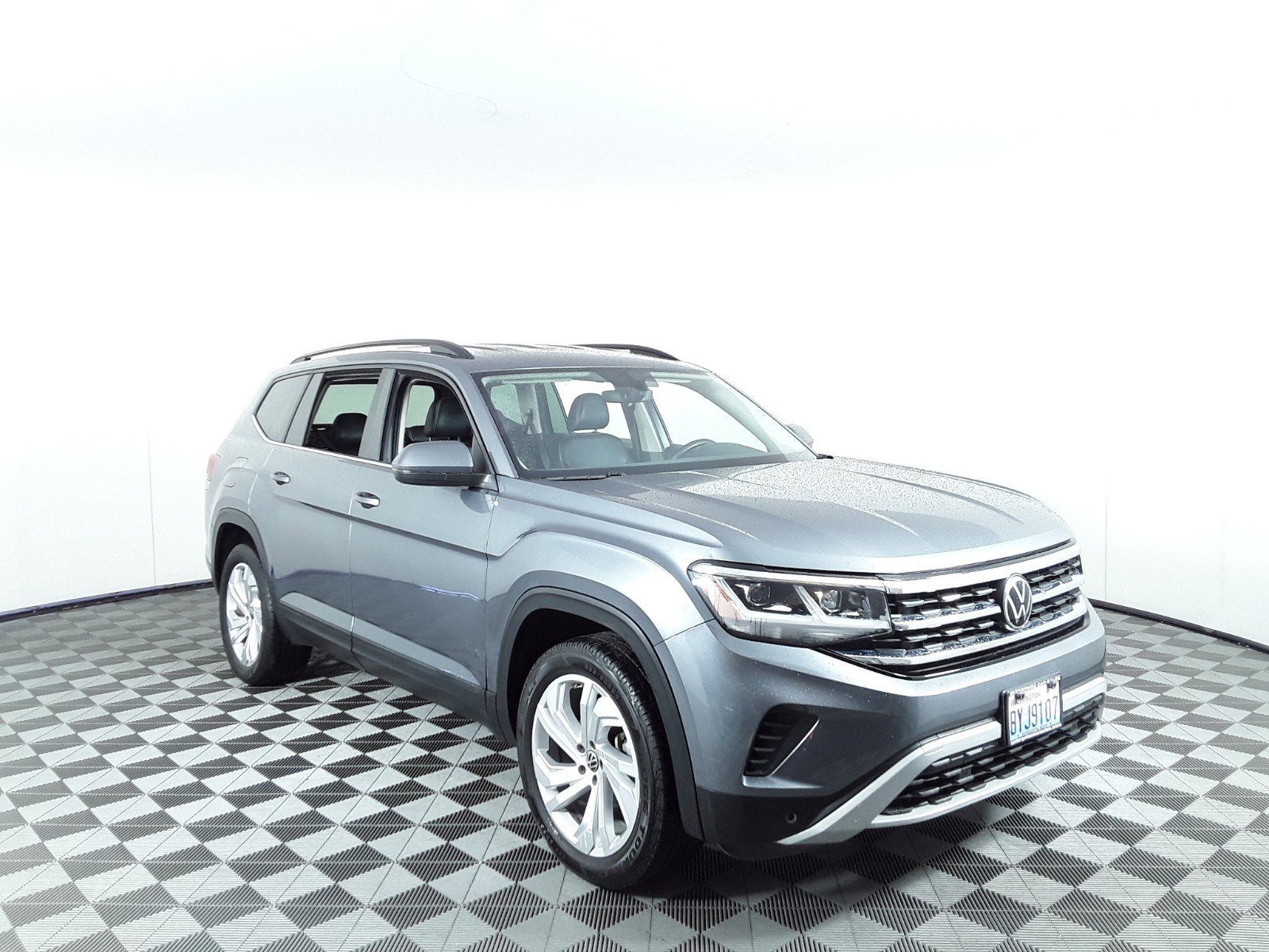 2021 Volkswagen Atlas 2021.5 3.6L V6 SE w/Technology 4MOTION