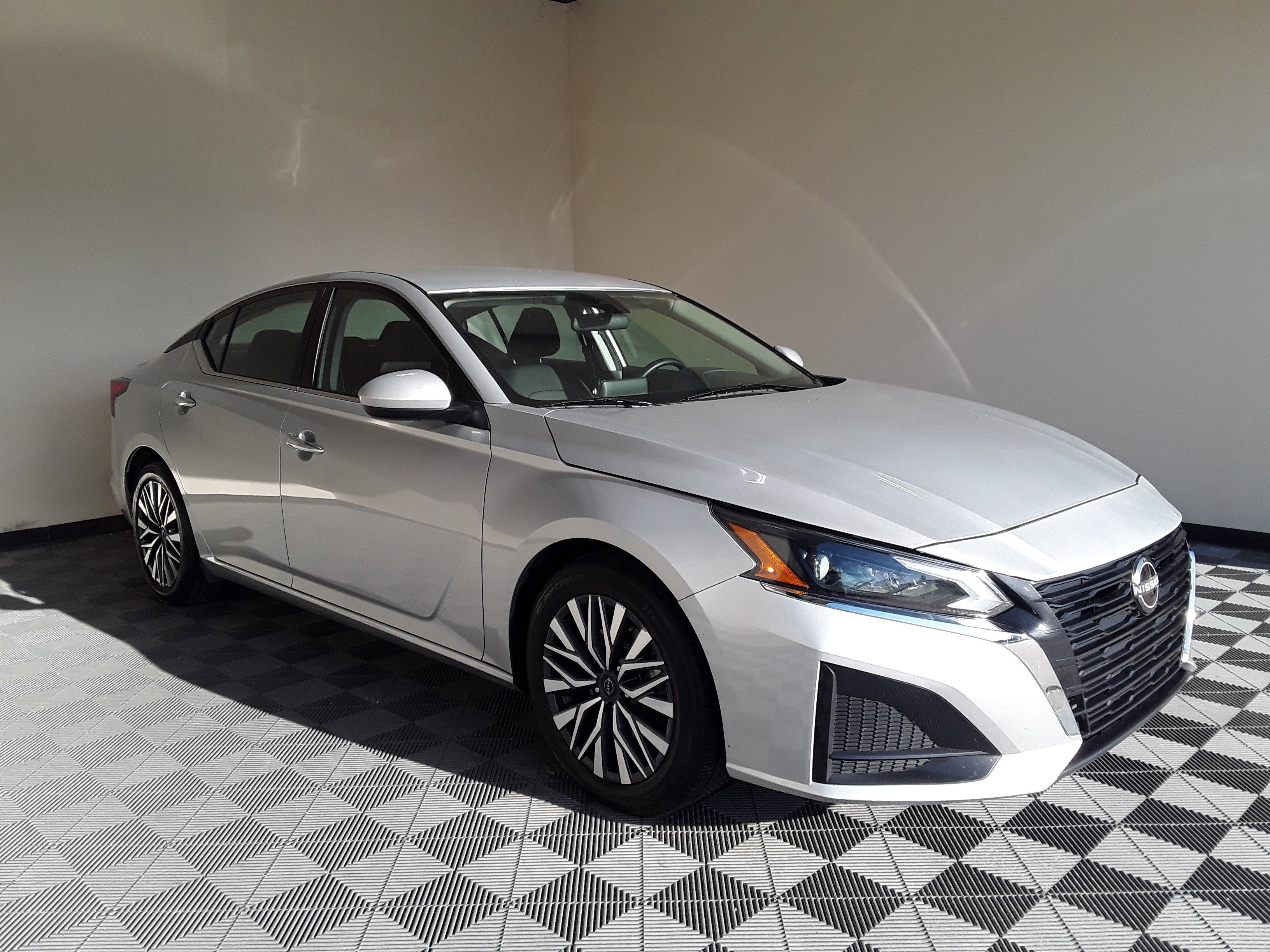 2023 Nissan Altima 2.5 SV Sedan