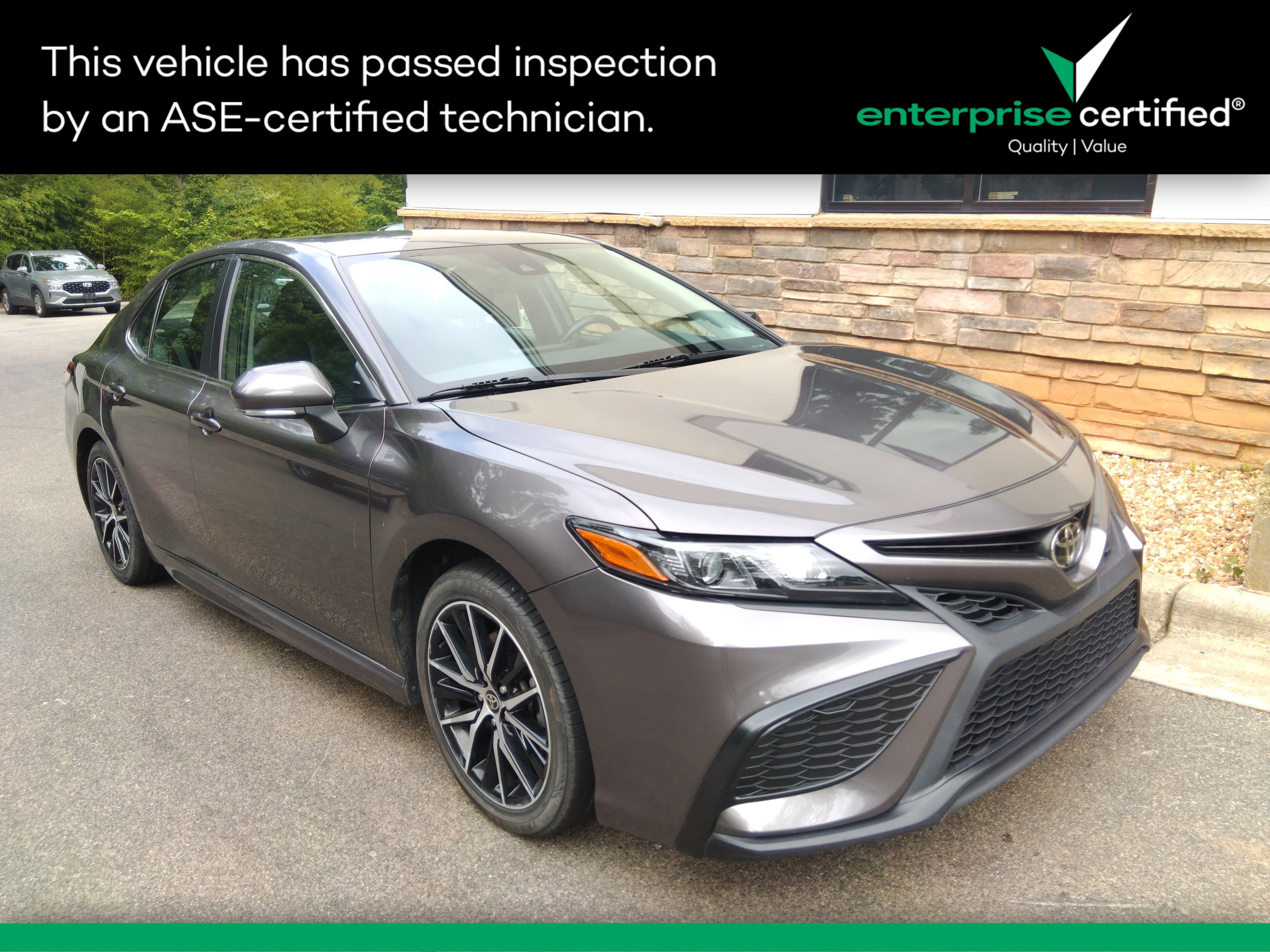 2022 Toyota Camry SE Auto