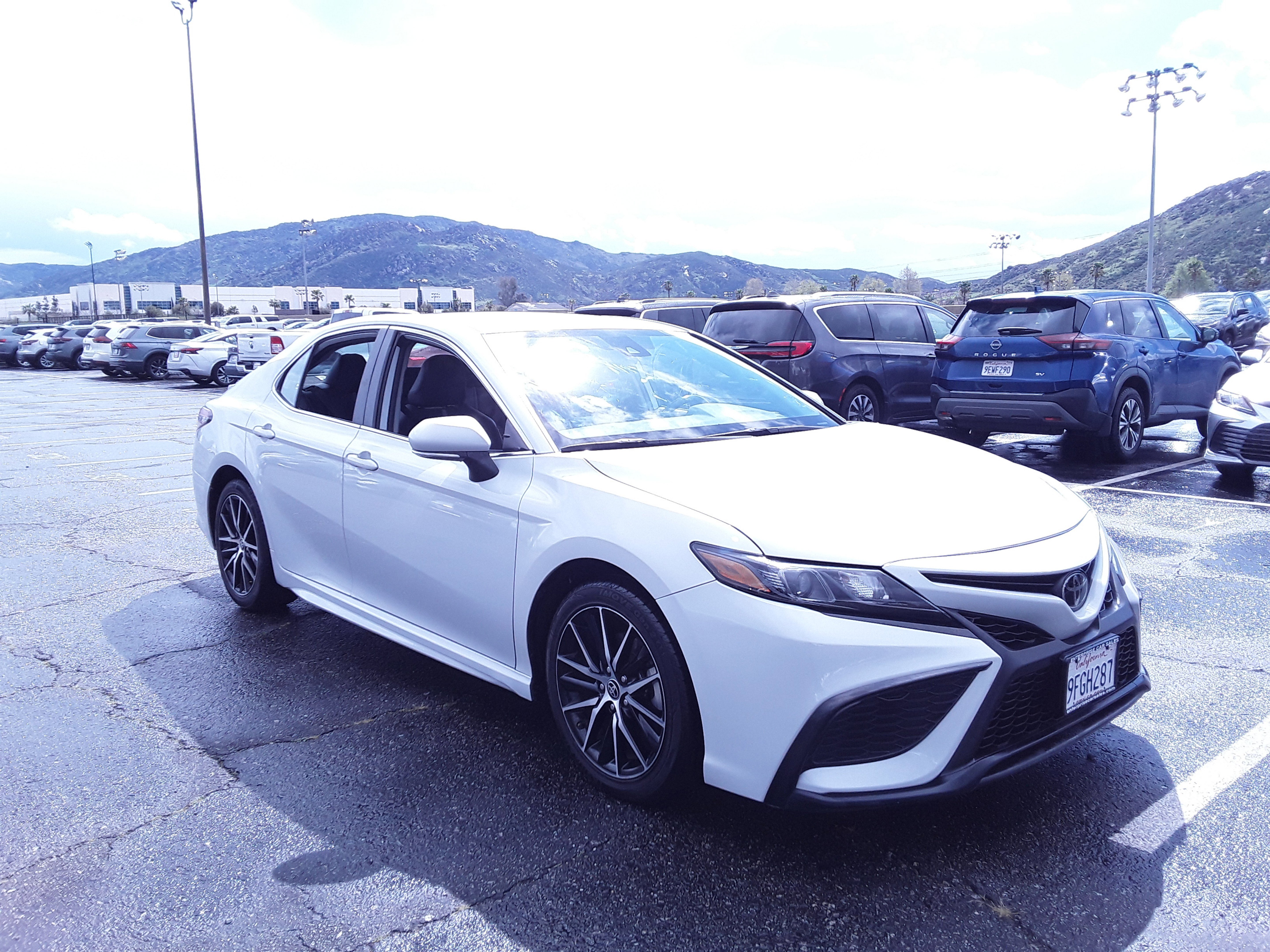 2022 Toyota Camry SE Auto