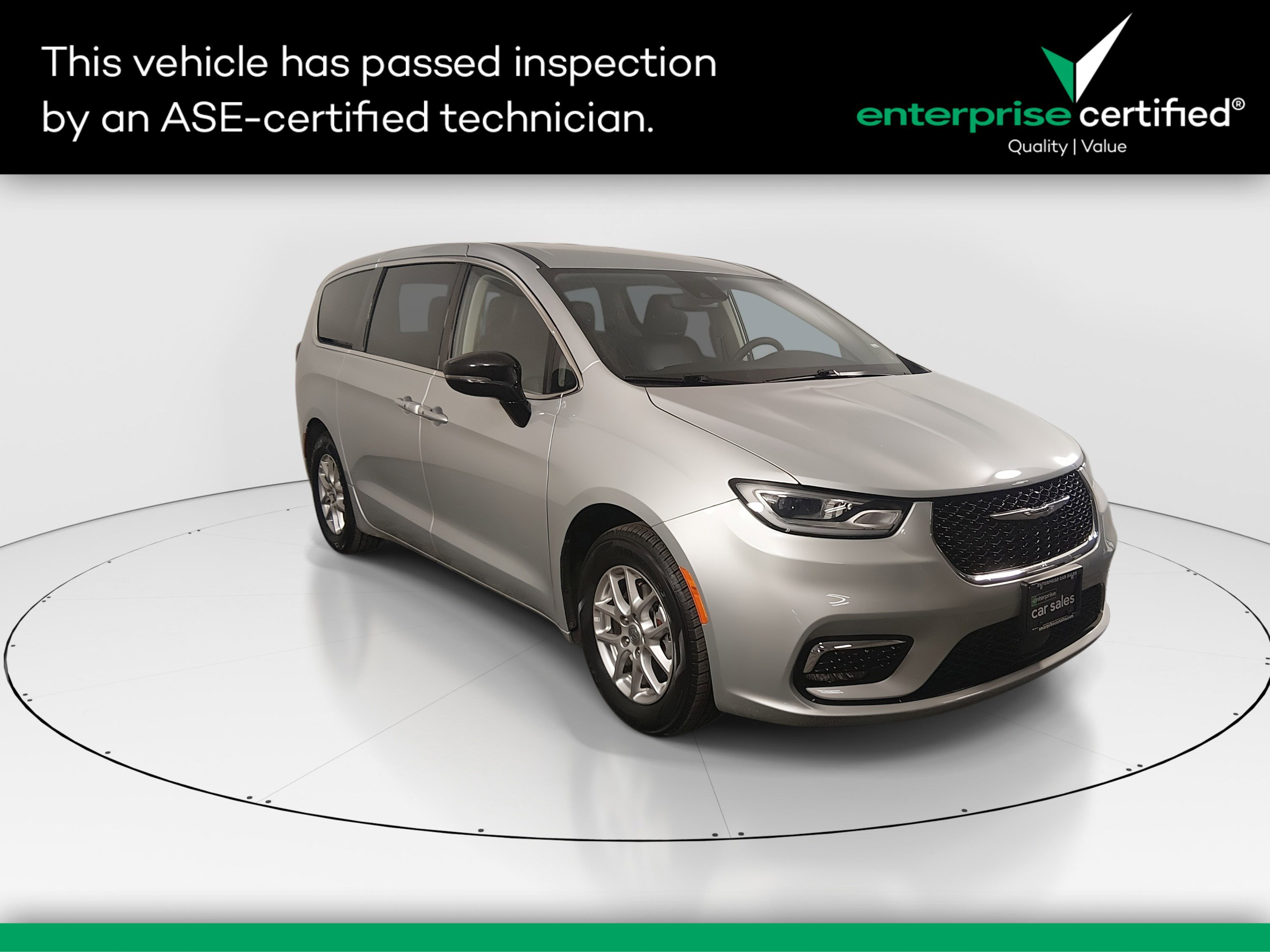 2024 Chrysler Pacifica Touring L's photo