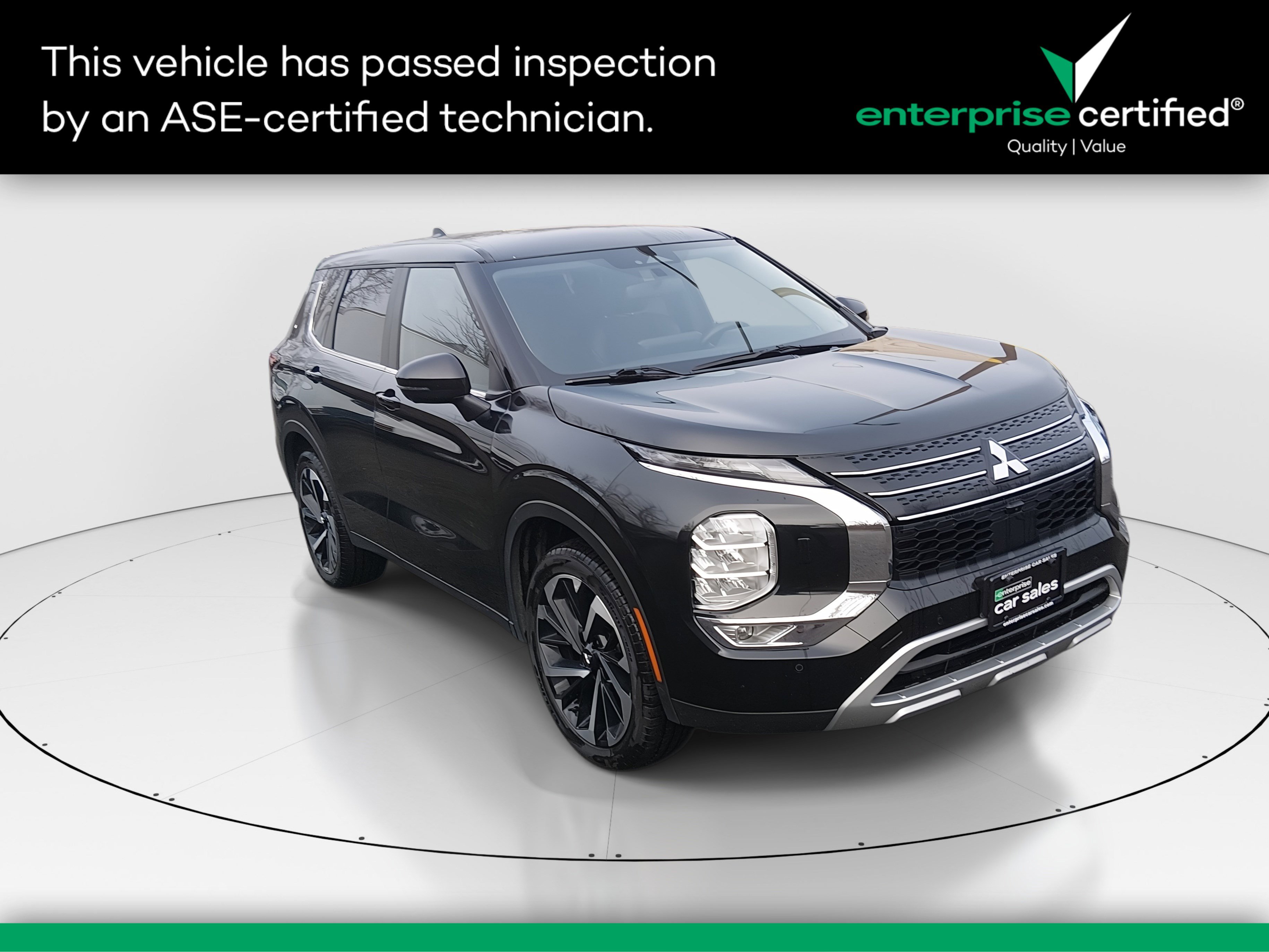 2024 Mitsubishi Outlander SE's photo