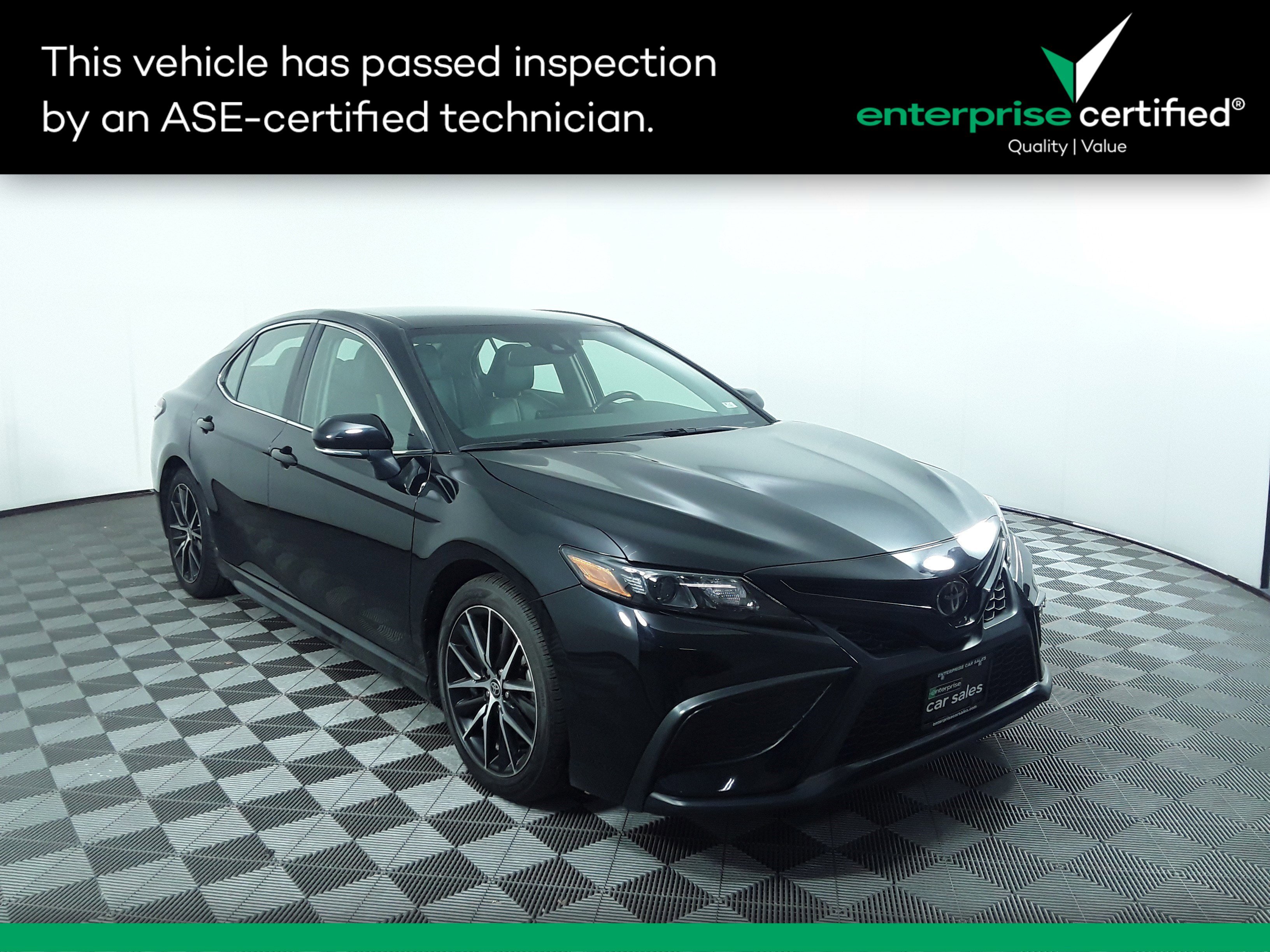 Used 2023 Toyota Camry SE Auto
