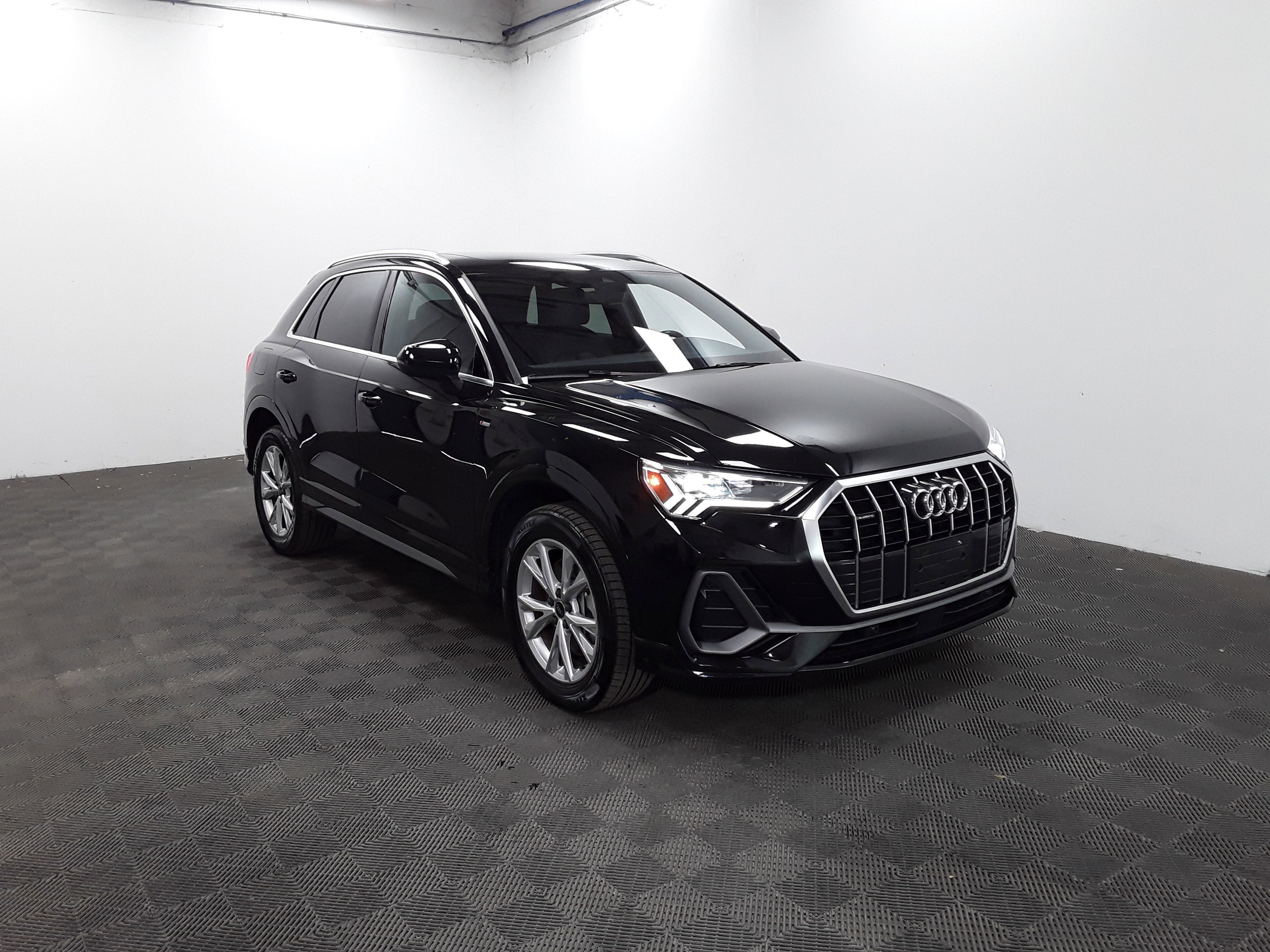 2023 Audi Q3 S line Premium 45 TFSI quattro