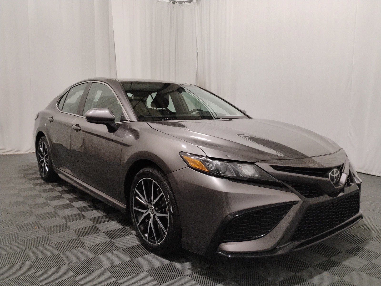 2021 Toyota Camry SE Auto