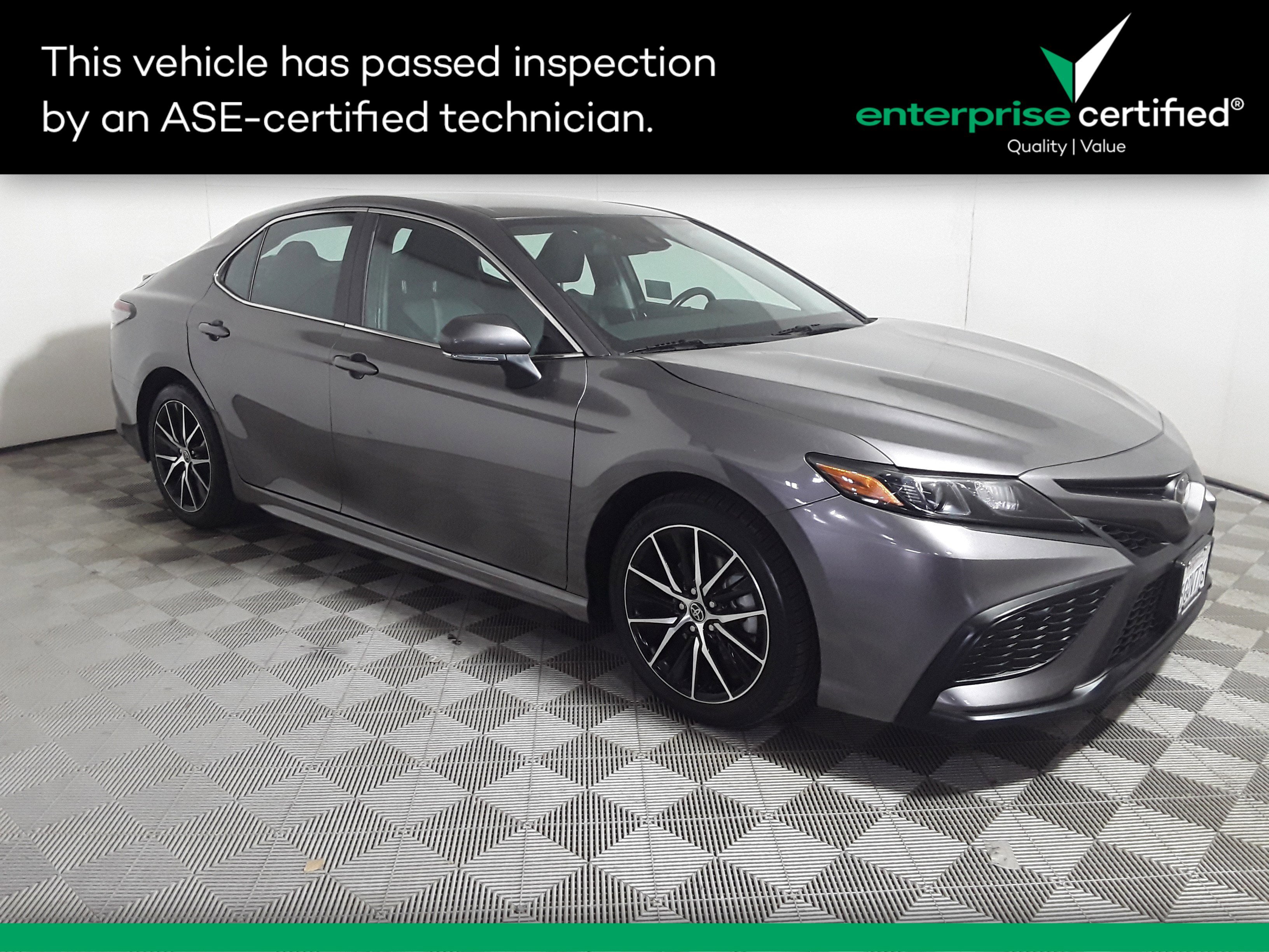 Used 2023 Toyota Camry SE Auto