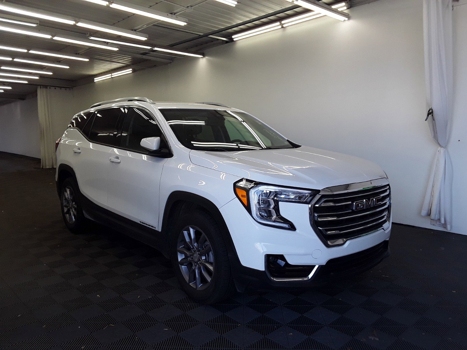 Used 2023 GMC Terrain FWD 4dr SLT