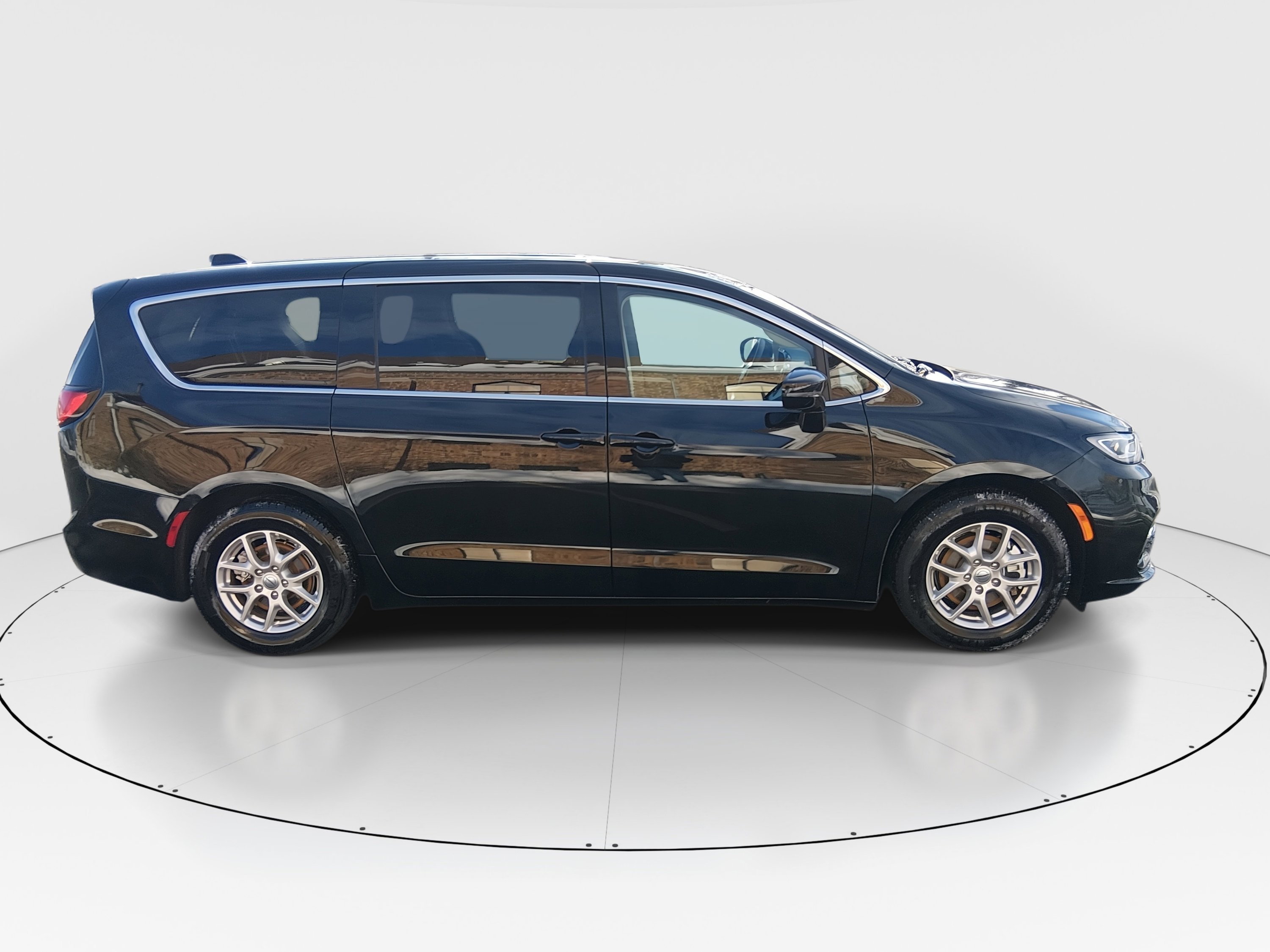 Image of Used 2024 Chrysler Pacifica Touring L FWD