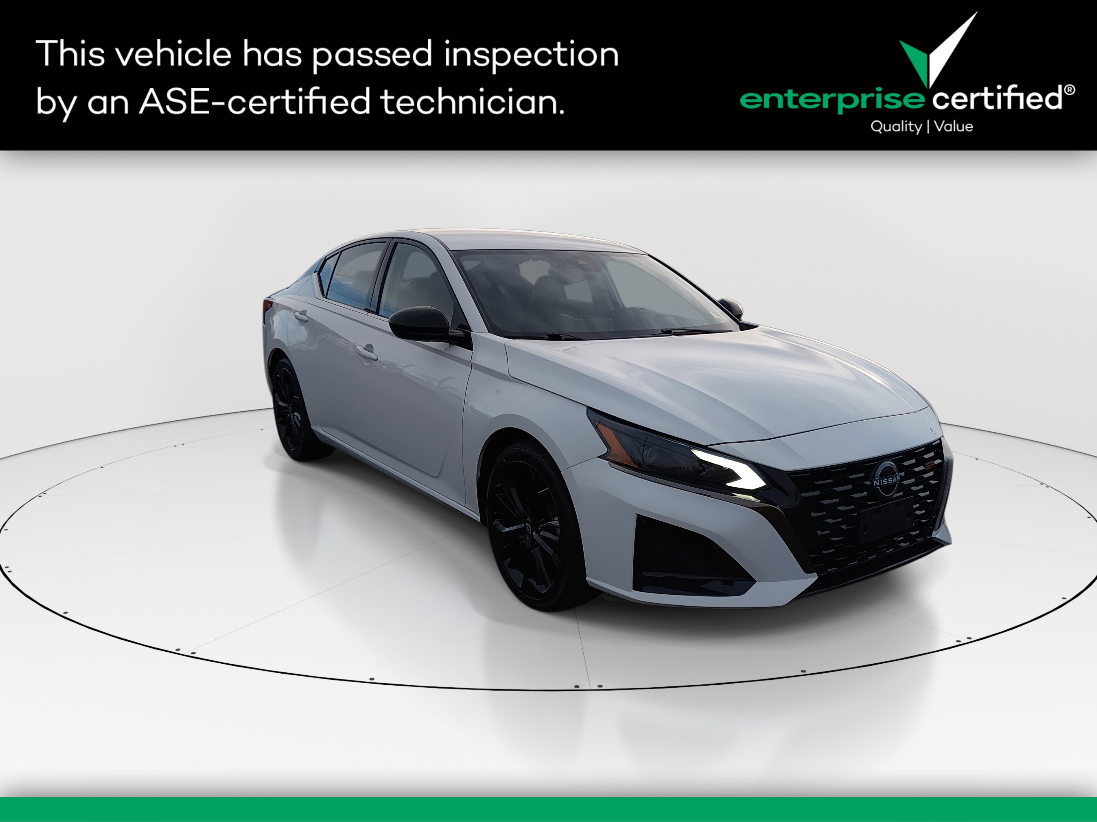 2023 Nissan Altima SR's photo