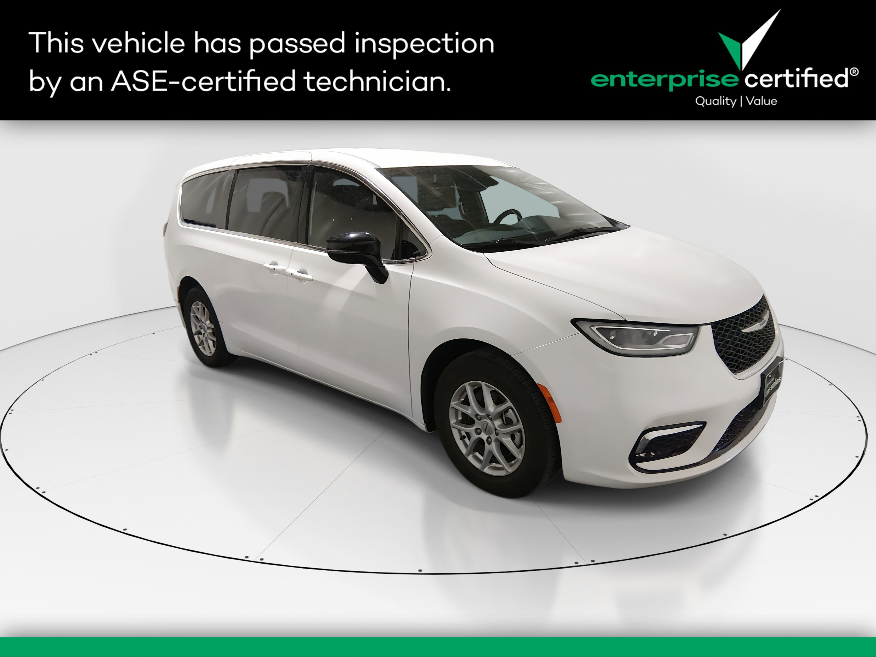 2025 Chrysler Pacifica Select's photo