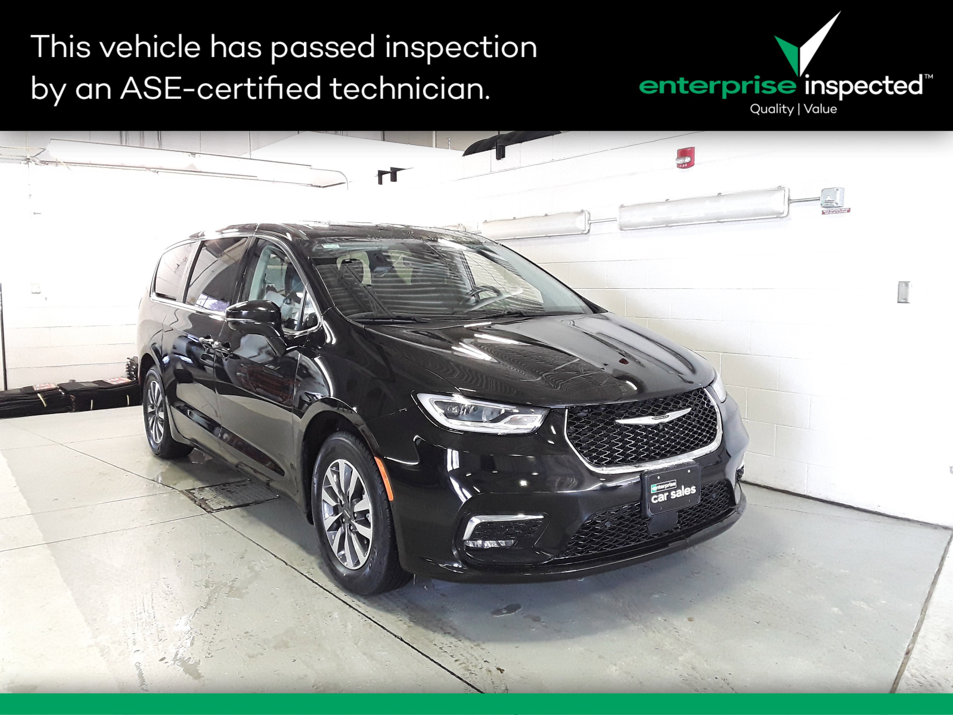 2022 Chrysler Pacifica Hybrid Touring L's photo