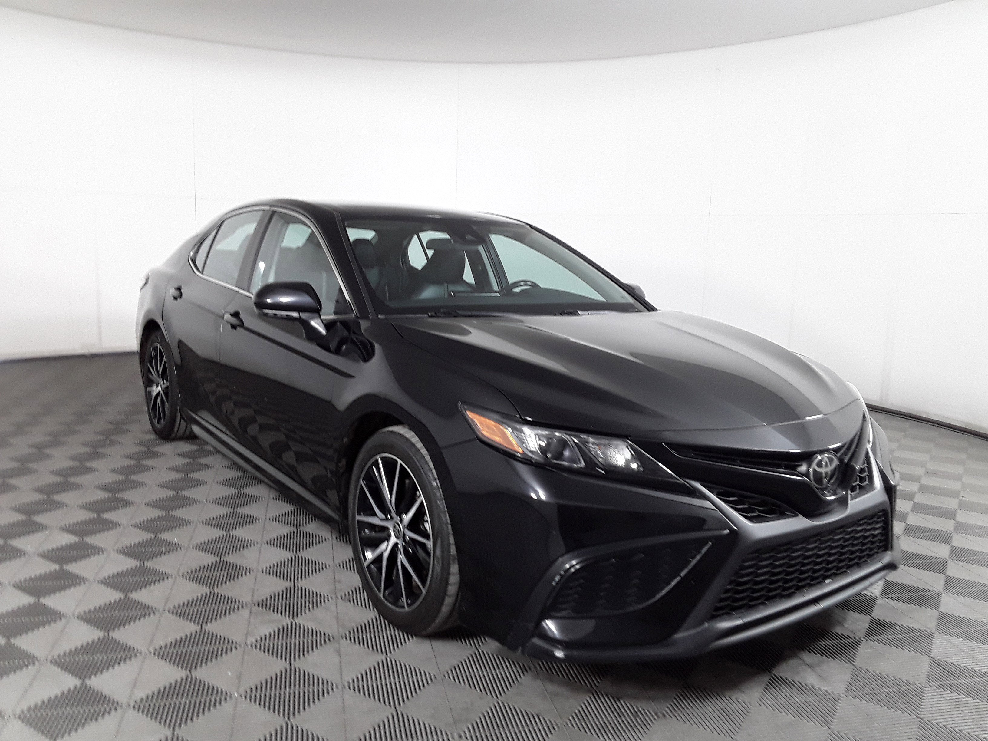 2022 Toyota Camry SE Auto