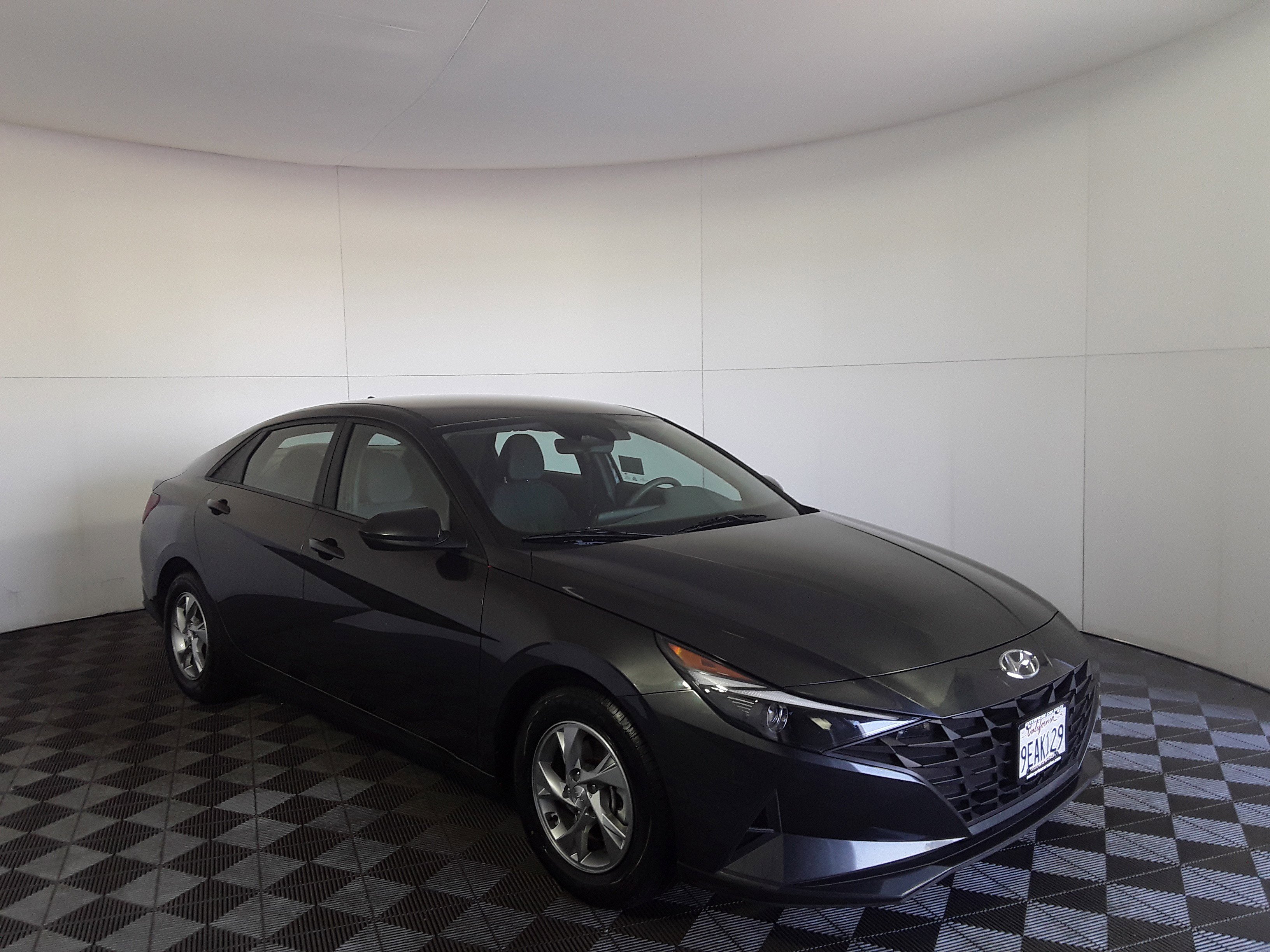 2023 Hyundai Elantra SE IVT