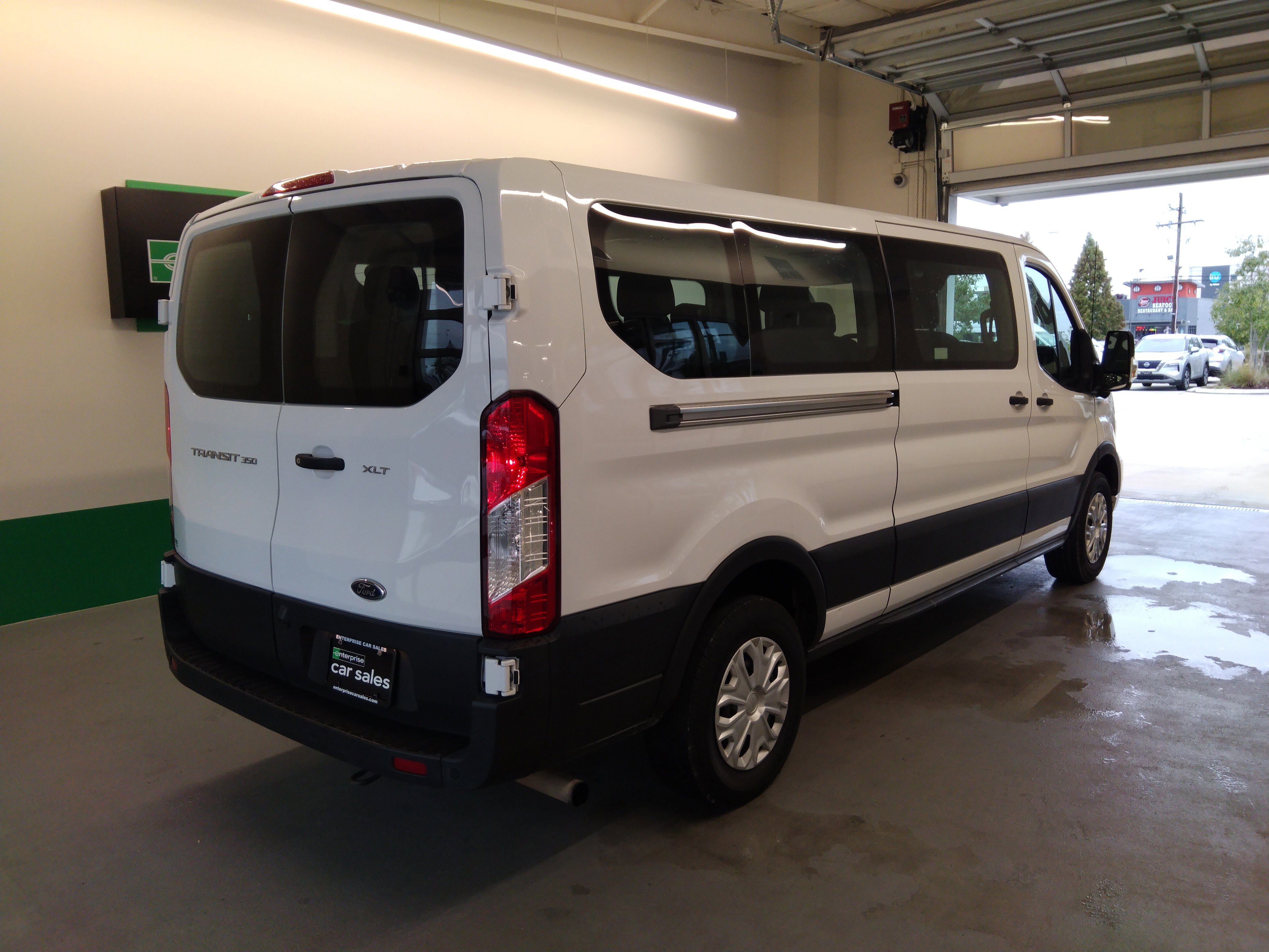 Image of Used 2022 Ford Transit Passenger Wagon T-350 148" Low Roof XLT RWD