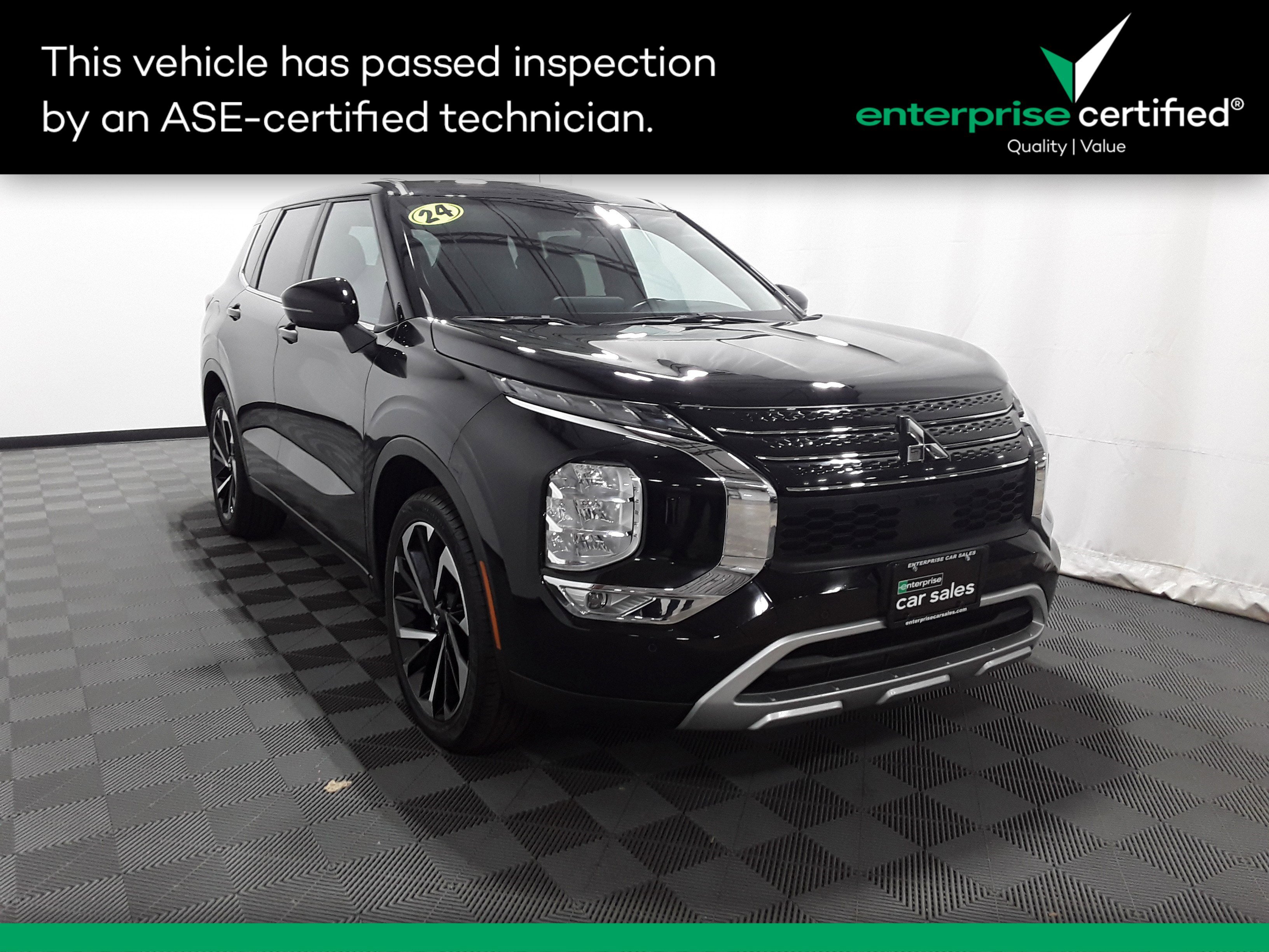 2024 Mitsubishi Outlander SE's photo