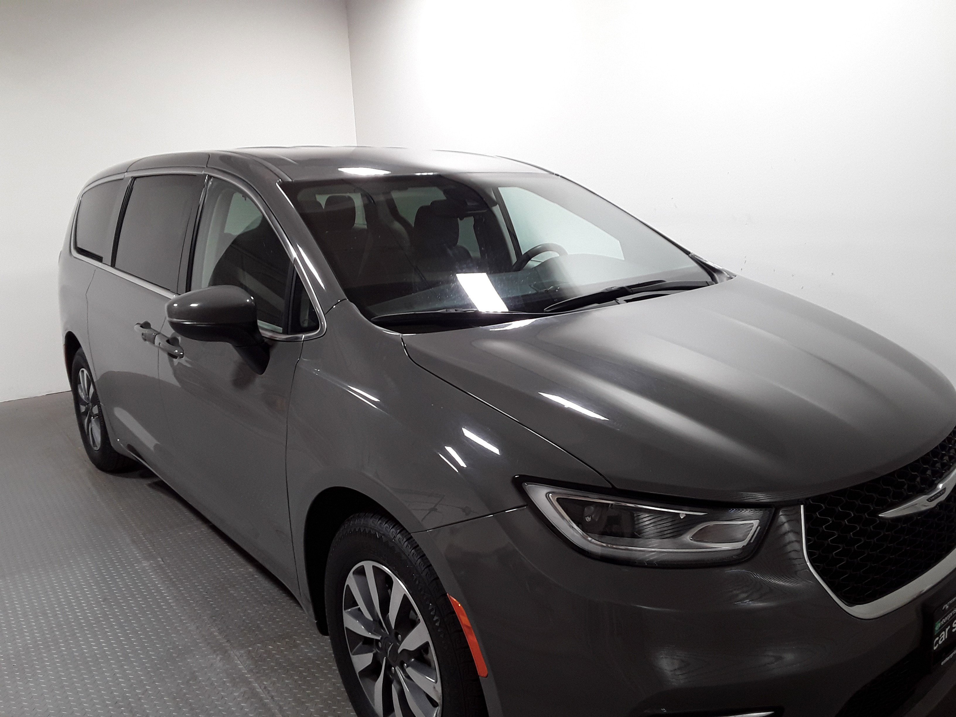 2023 Chrysler Pacifica Hybrid Touring L FWD